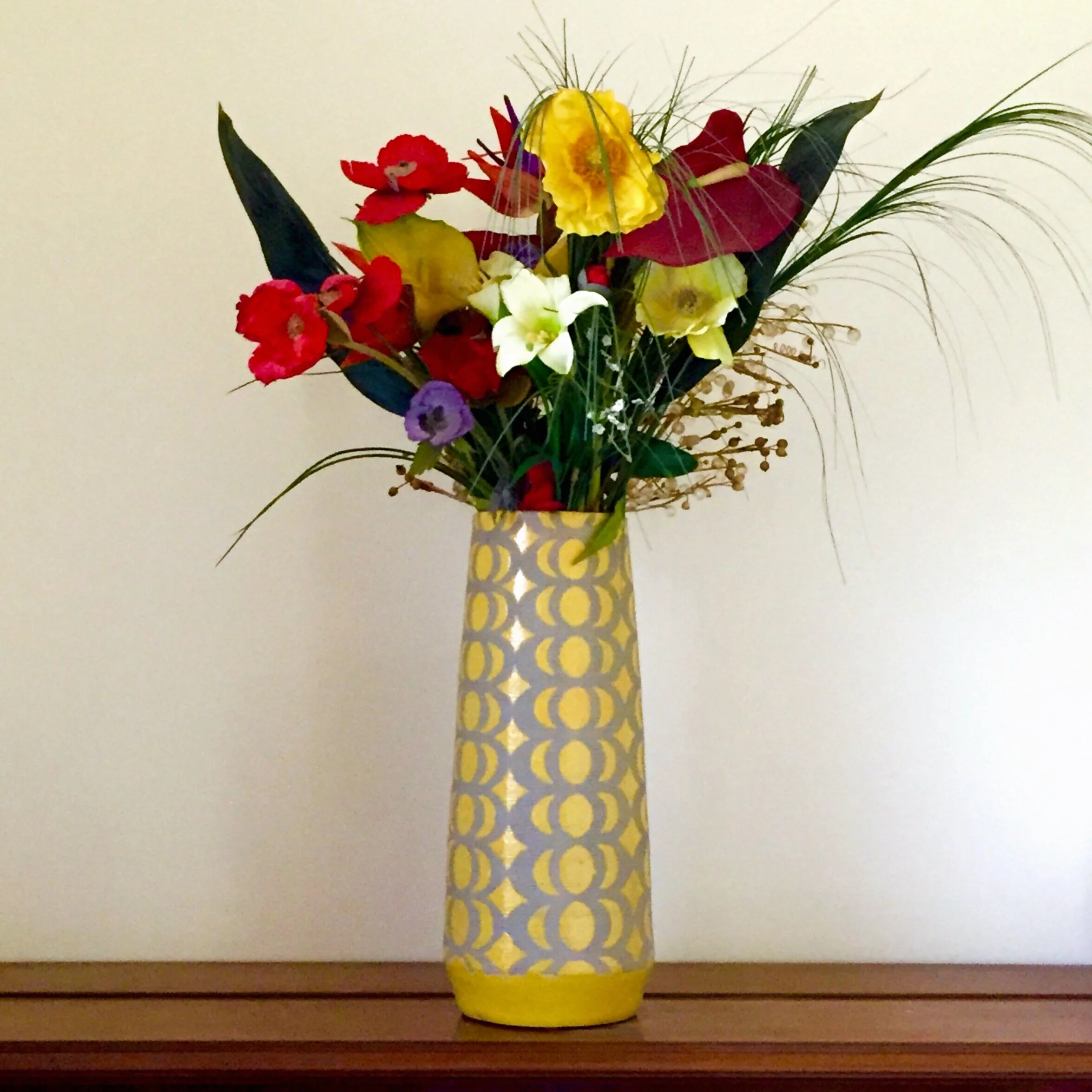 Yellow and grey décor