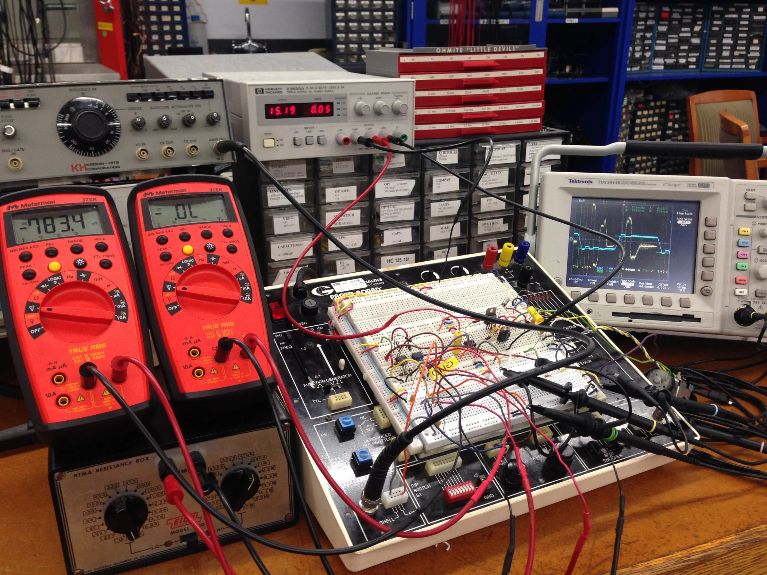  I was the teaching assistant for the famous Art of Electronics class at Harvard for two years and helped set up and run the classroom laboratories for all of the students. This required a deep understanding of both analog and digital electronics. 