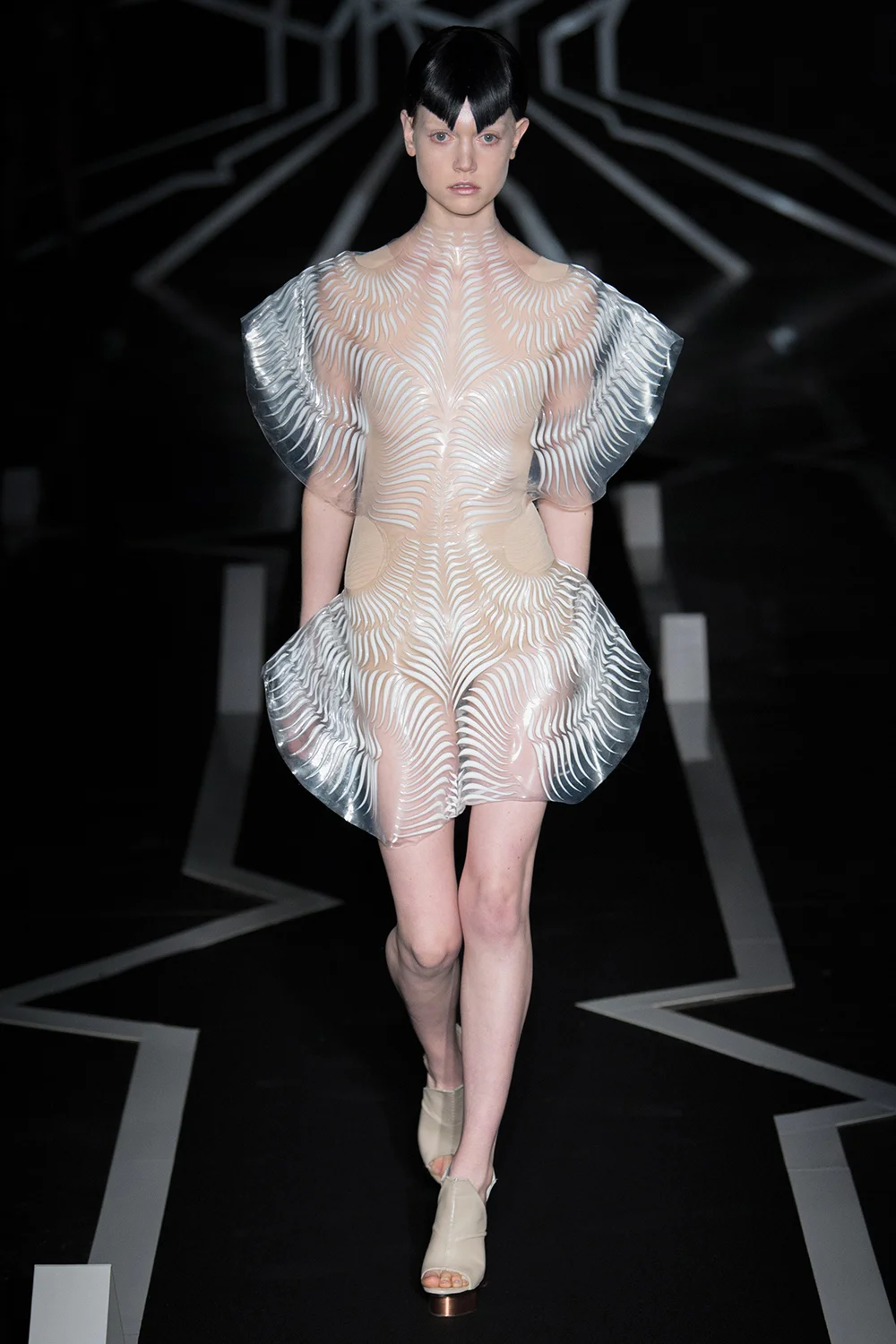 Iris Van Herpen, Spring 2017 Couture ©Yannis Vlamos
