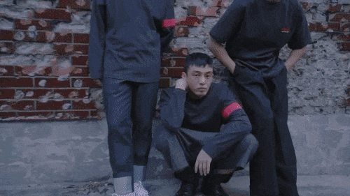1_161111114354_1.gif