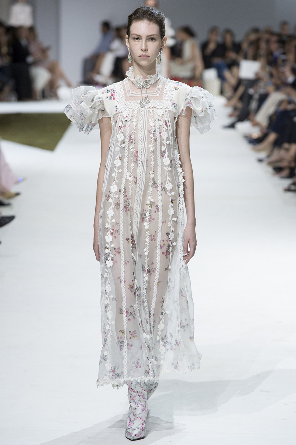 Giambattista Valli Fall 2016 Couture, @Yannis Vlamos