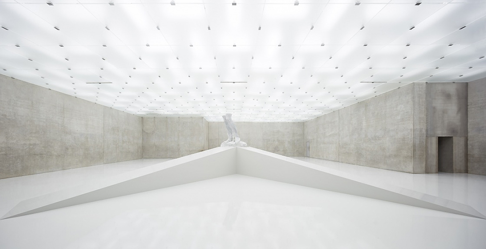 Adrián Villar Rojas, The Theater of Disappearance, 2017, Kunsthaus Bregenz, Bregenz, photo courtesy of the artist, Marian Goodman Gallery, New York / Paris / London, and kurimanzutto, Mexico City, photo by Jörg Baumann ADRIÁN VILLAR ROJAS: THE THEATER OF DISAPPEARANCE October 22, 2017–February 26, 2018 The Geffen Contemporary at MOCA Curators: Bryan Barcena and Helen Molesworth