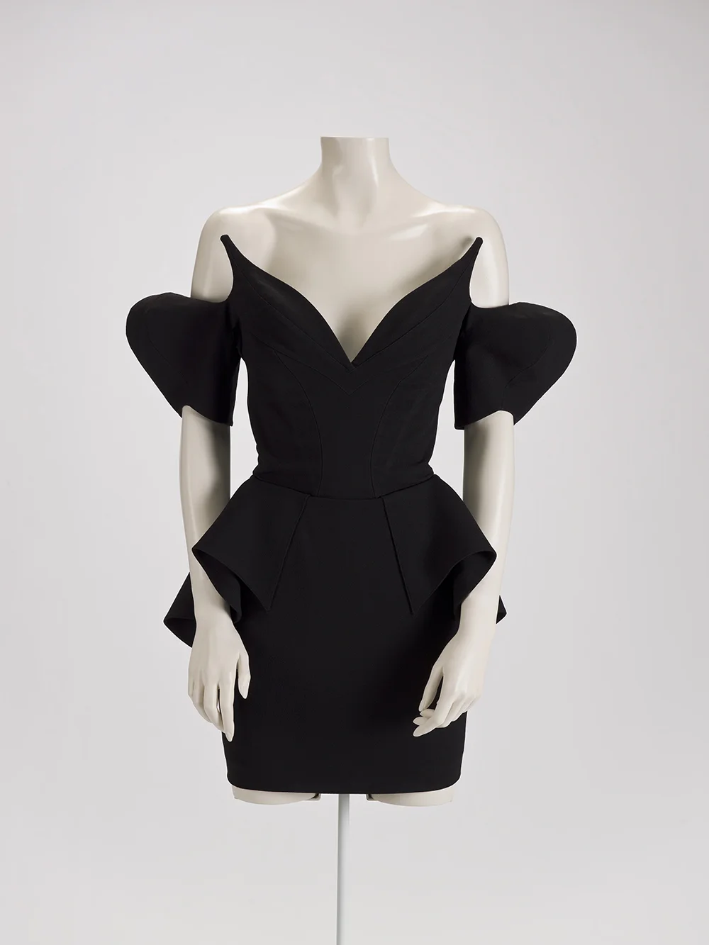 Dress by Thierry Mugler, 1981. Courtesy Indianapolis Museum of Art/Lucille Stewart Endowed Art Fund. © Thierry Mugler, 2017