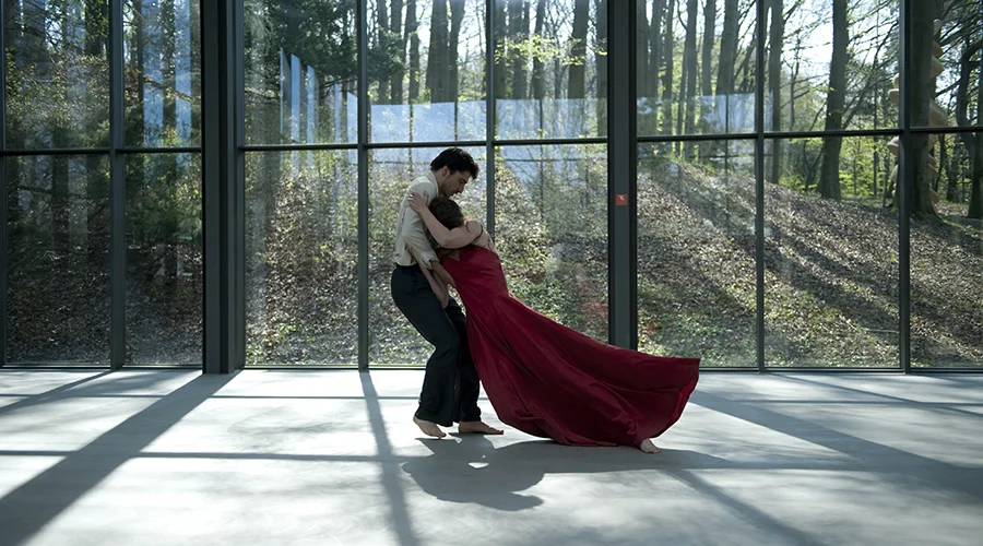 Chapter 16 : Dancing