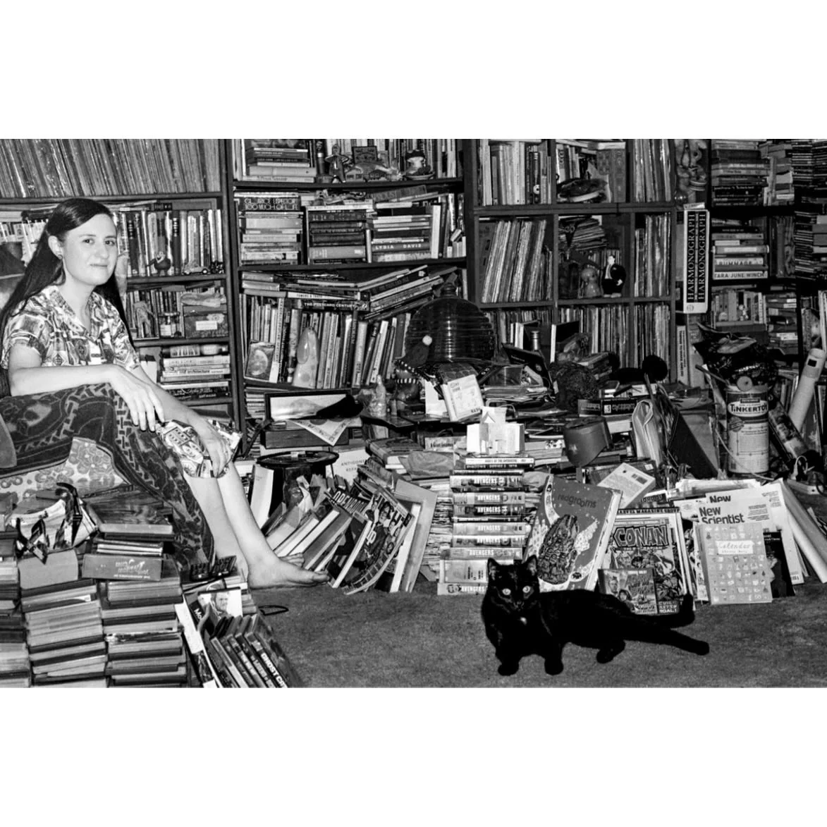 One thing I love about portraiture is the hang. Spent a lovely afternoon with the iconic writer, artist and zine queen @vanessaberryworld. We chatted about cats, cologne, Niki de Saint Phalle and of course her wonderful new book Calendar. Vanessa wro