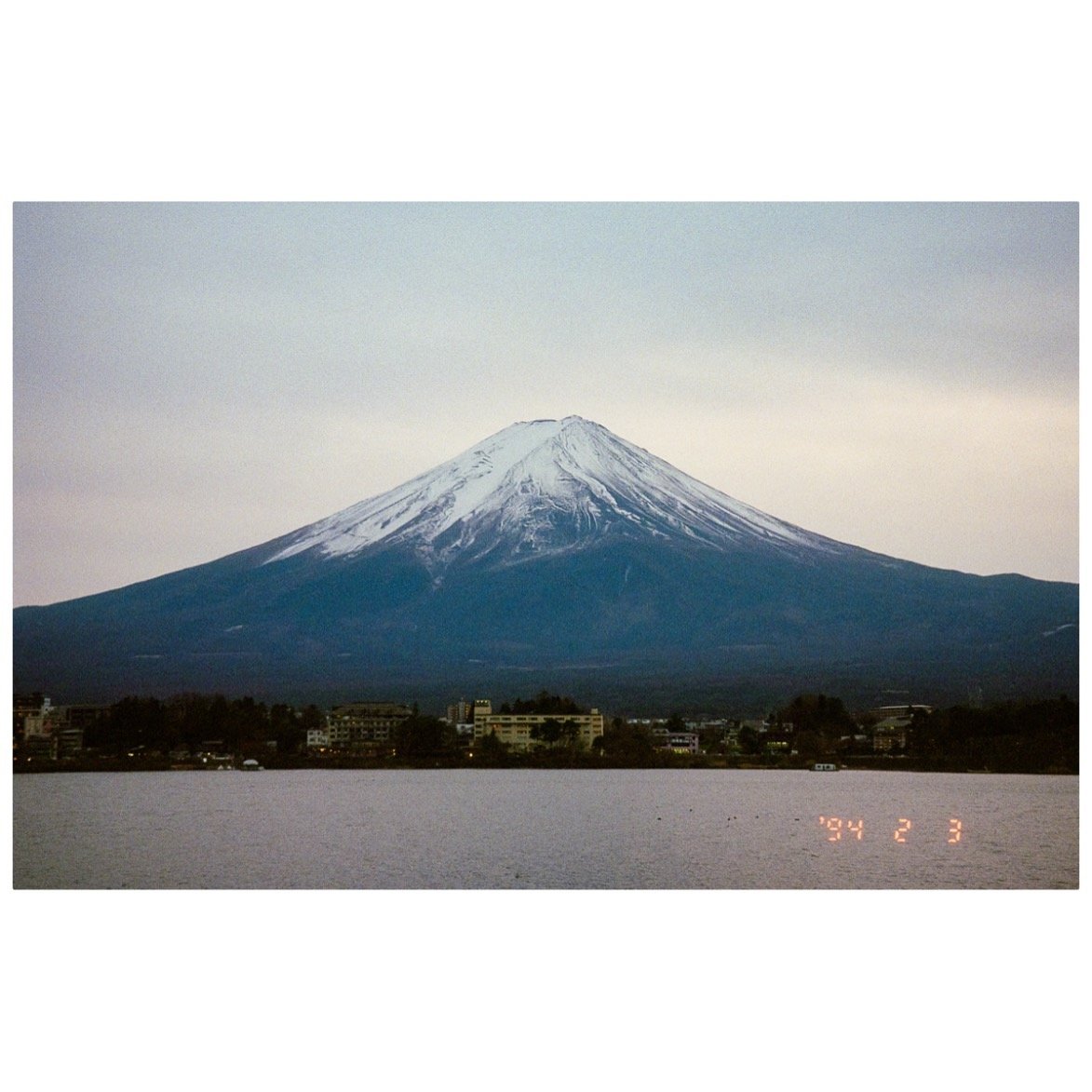 Lake Kawaguchiko in colour 💙