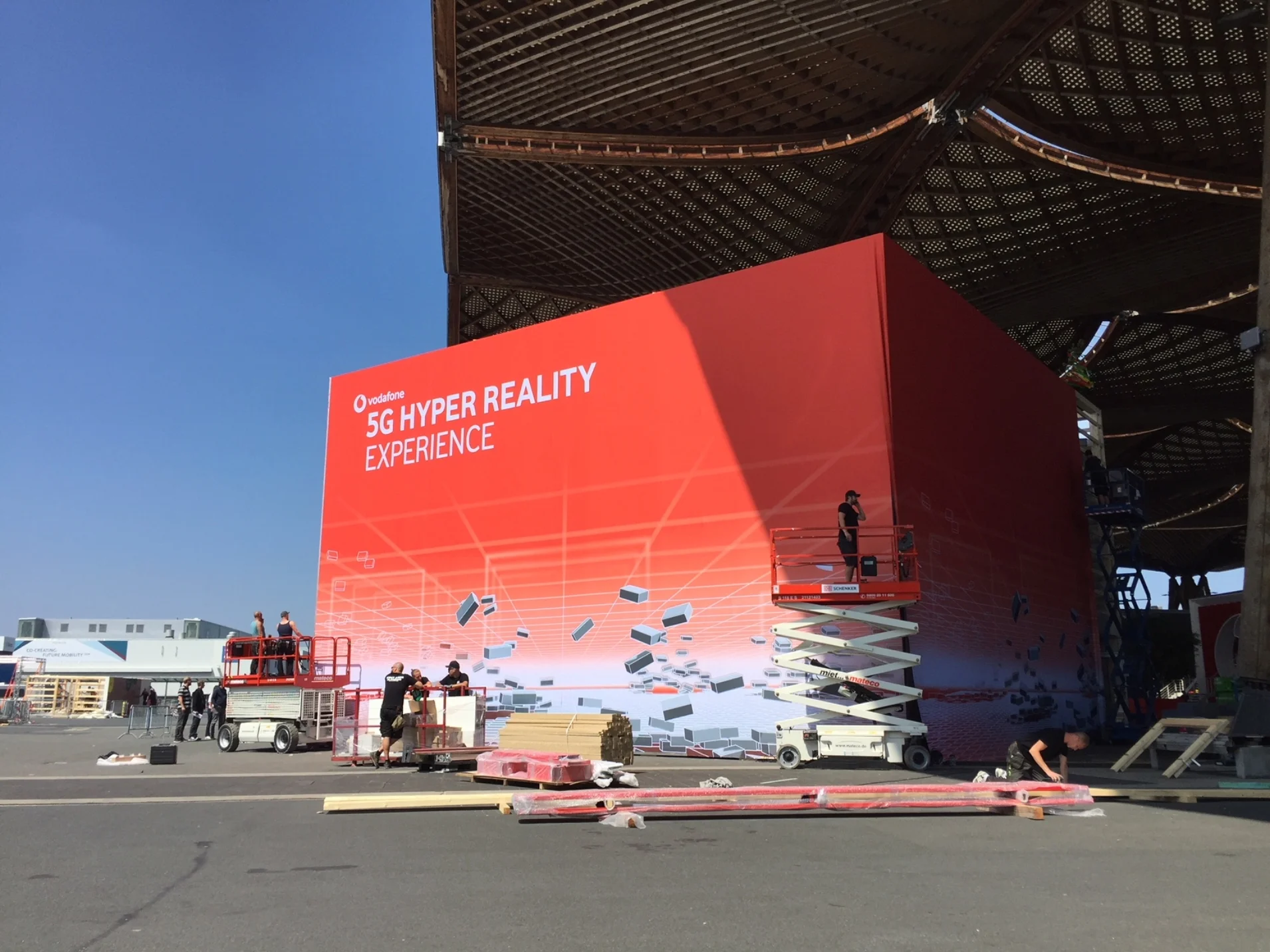  Die Installation der Vodafone Hyper Reality Experience im Cube     