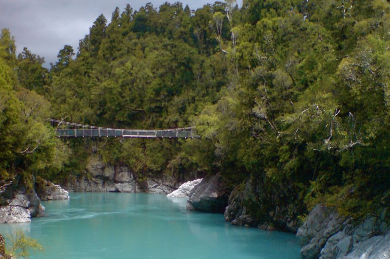 Rimu Lodge Hokitika gorge swing bridge.jpg