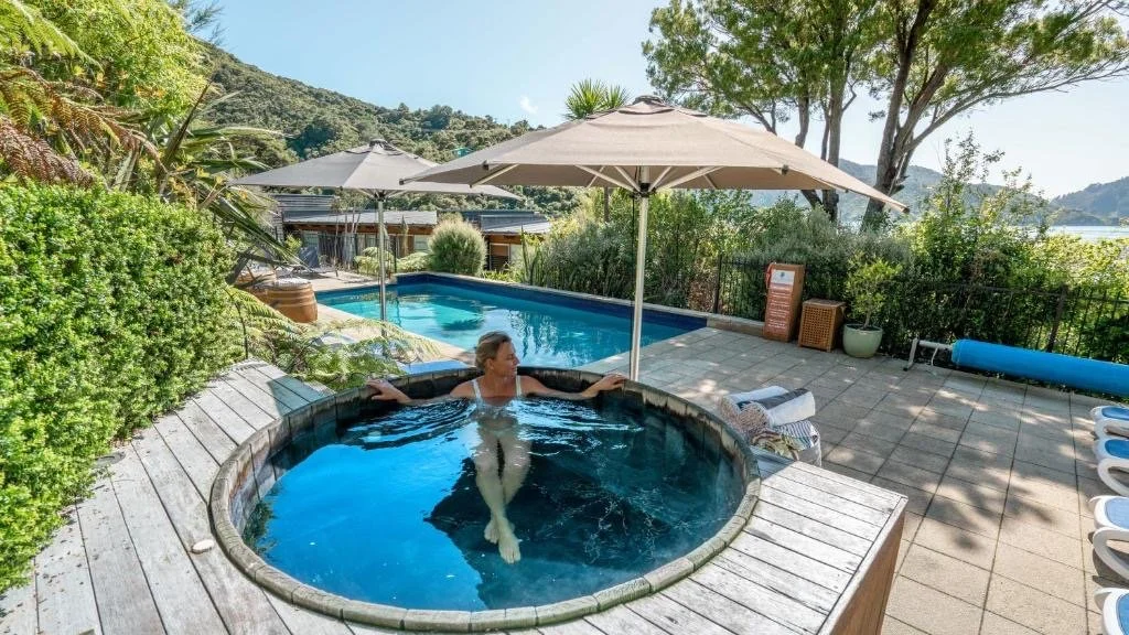 Bay of Many Coves Pool and Hot tub.JPG