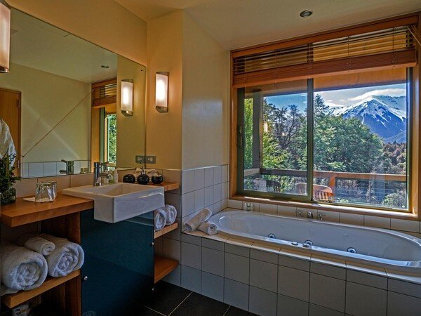 Arthurs Pass Wilderness Lodge bathroom.jpg