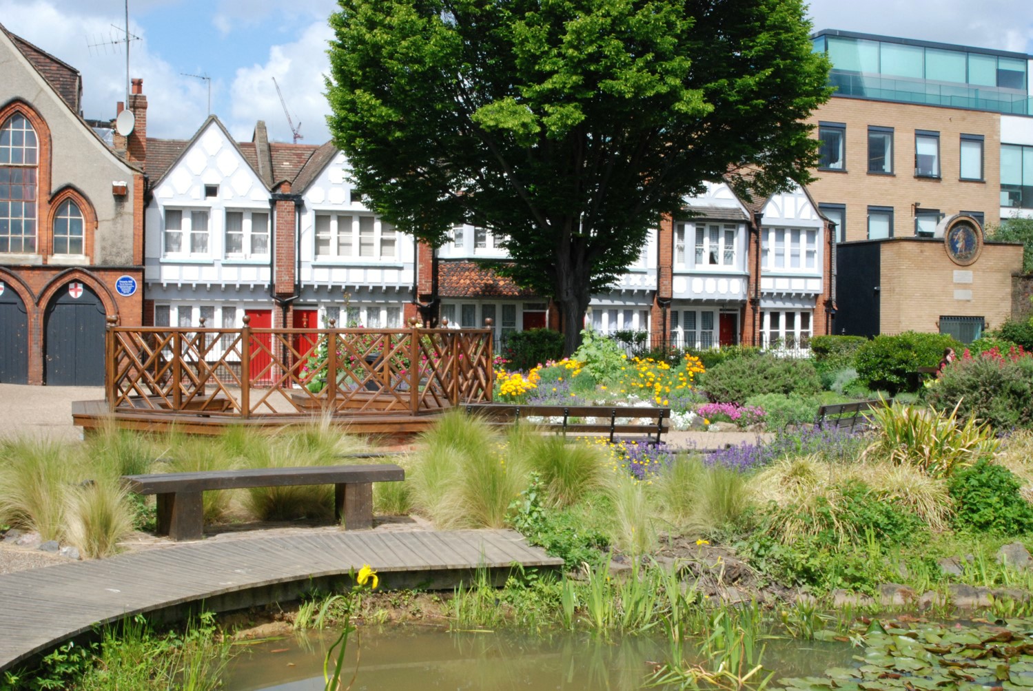 redcrossgarden2.jpg