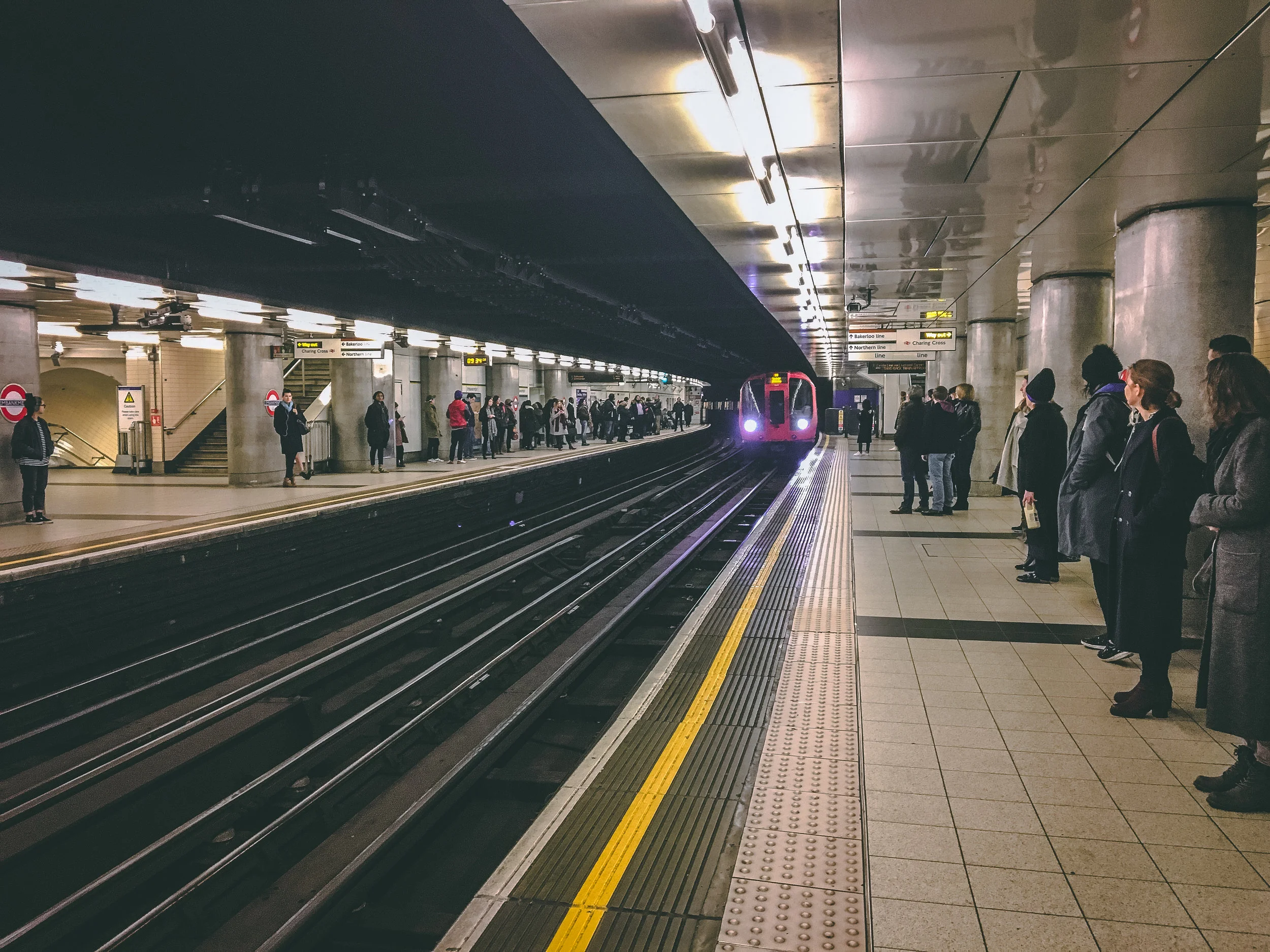 Embankment Station Platform