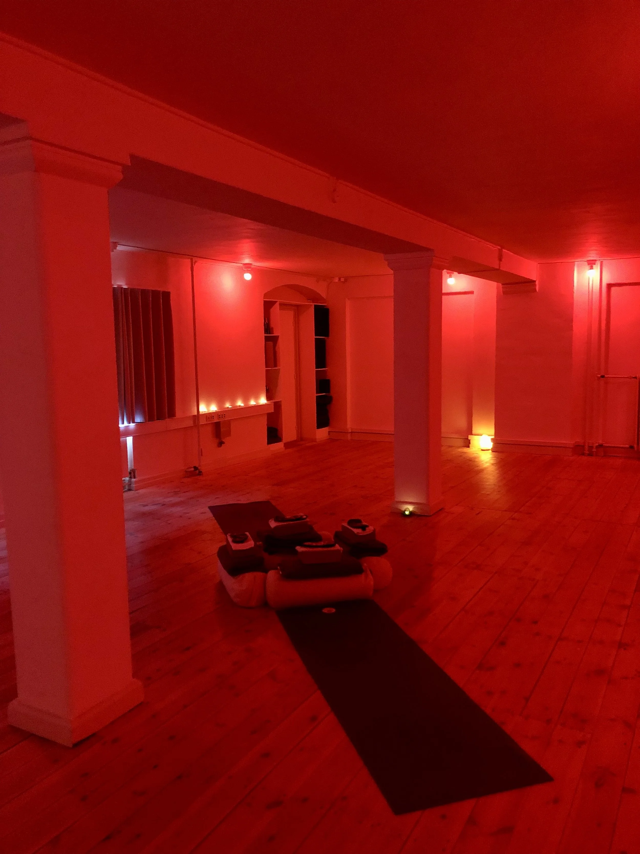 Juicy Jungle - Nude Yoga & Tantra for Men