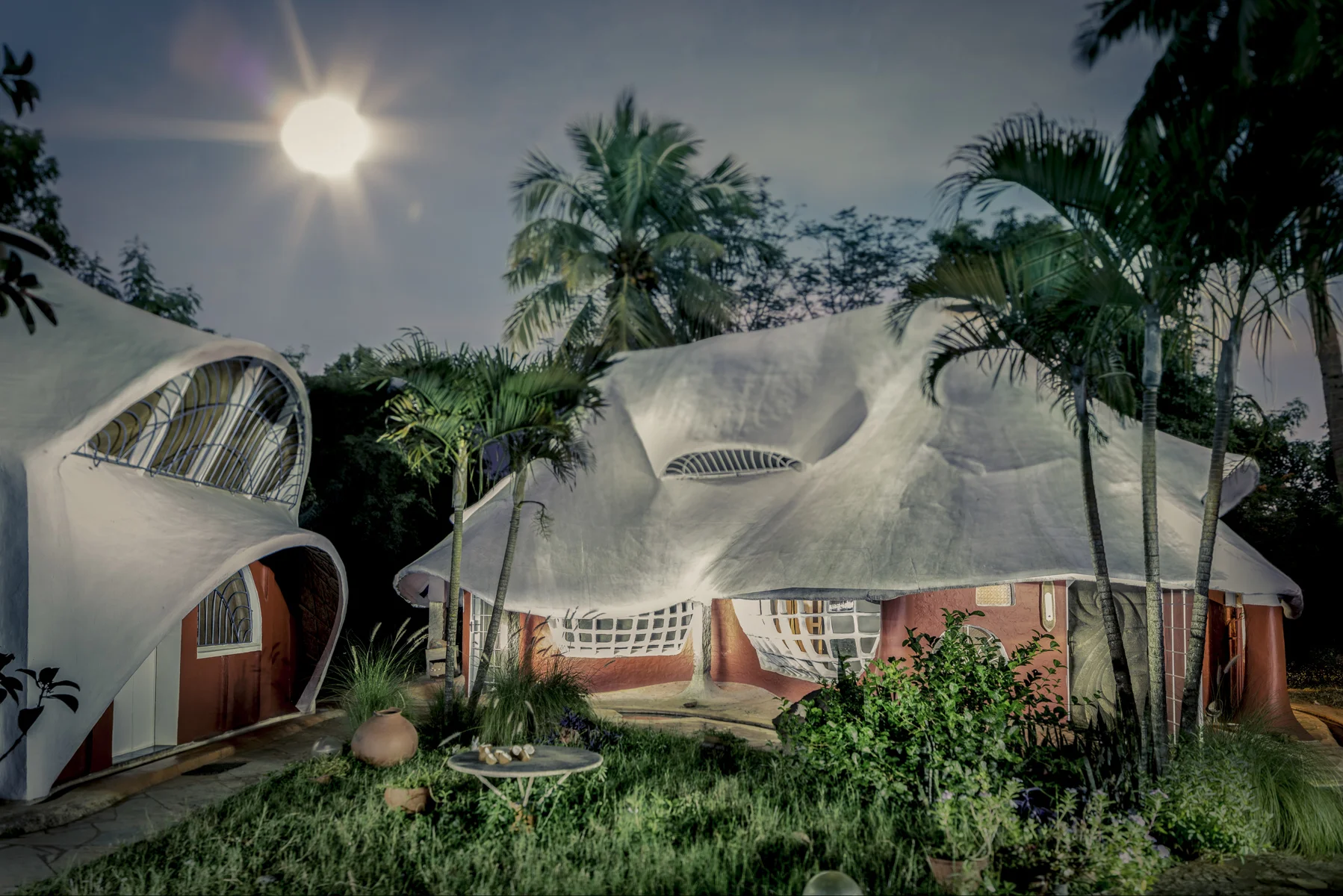 schlumpfhaus_flare_W7A3608_korrigiert_lightroom-150cm_grading_auroville_1_webpage.JPG