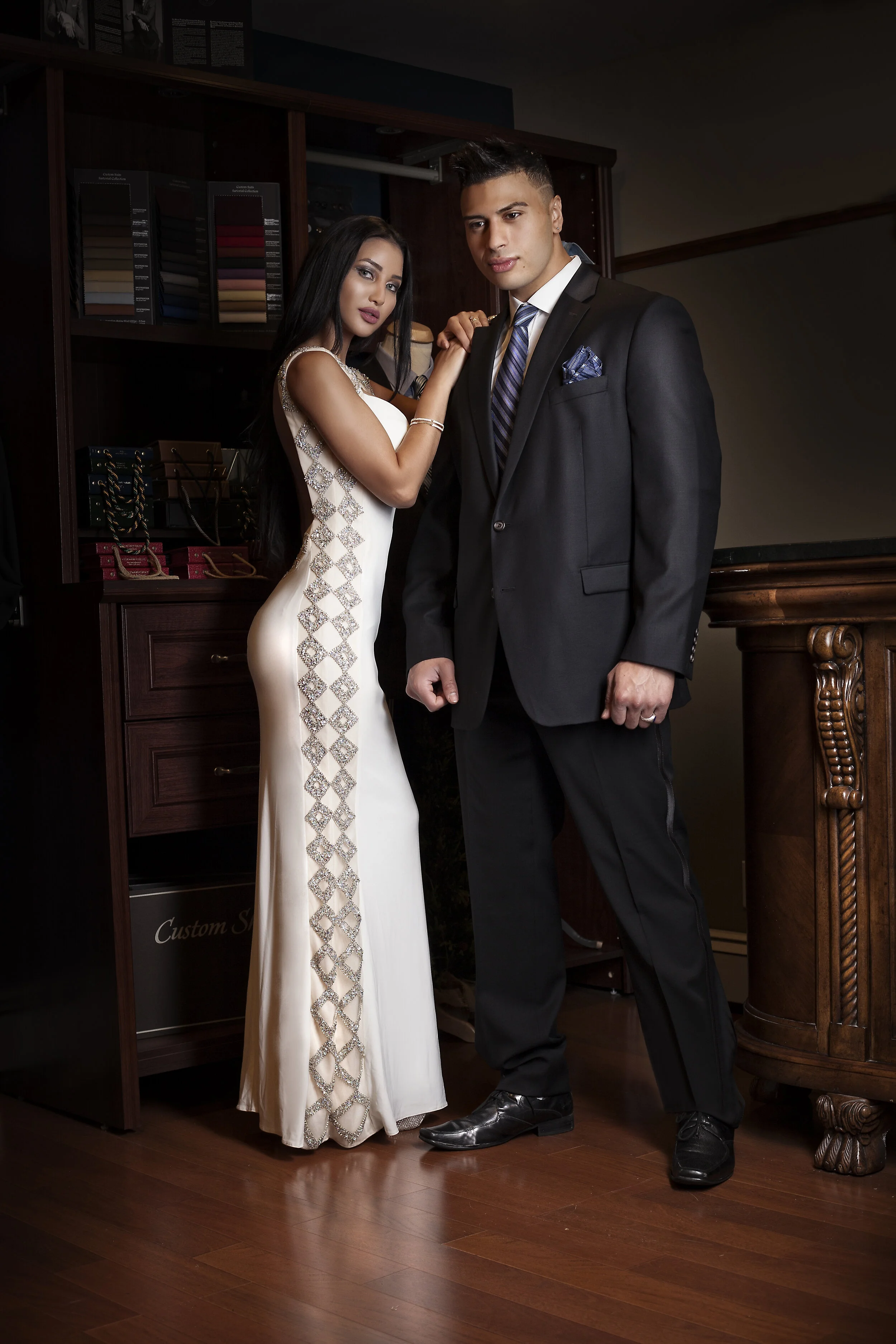 Roma Tailors: top-quality upscale tailor-made suits for men and women. Family Business tradition and cutting edge technology at your service.