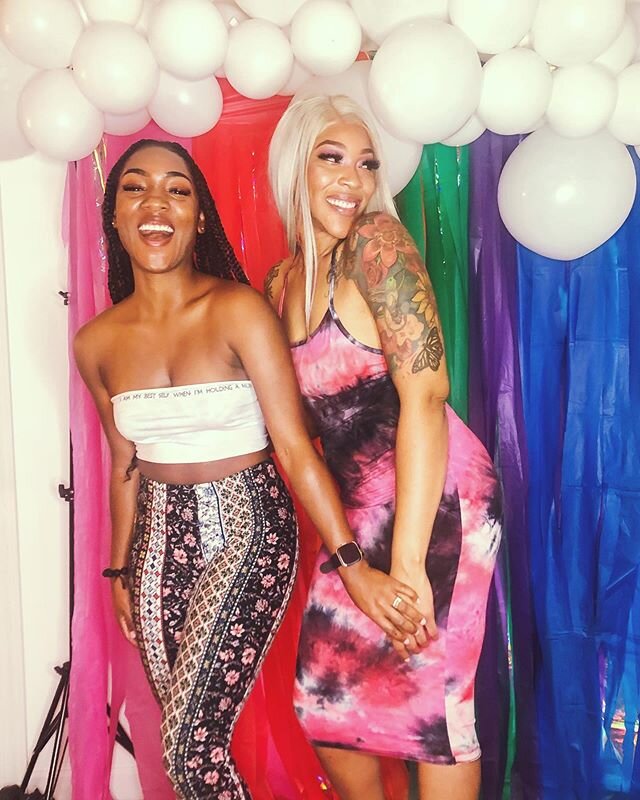 We laugh together, cry together, make fun of our sisters together, and even when we have disagreements we can make up for it with good times together 😜 as a big sister you have always been my protector and my guide, I appreciate you and I love you s