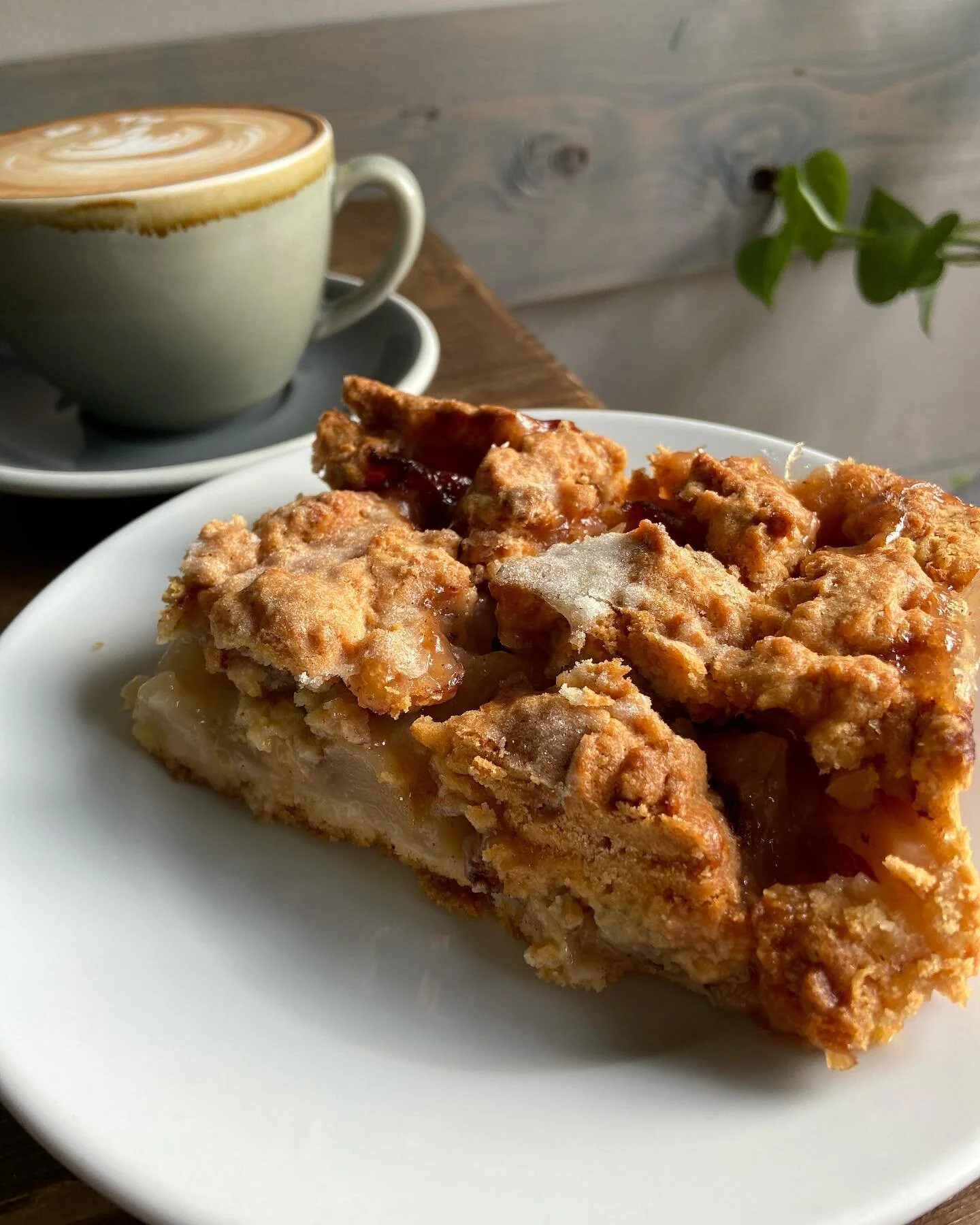 Apple &amp; lemon crumble 🥮☕️