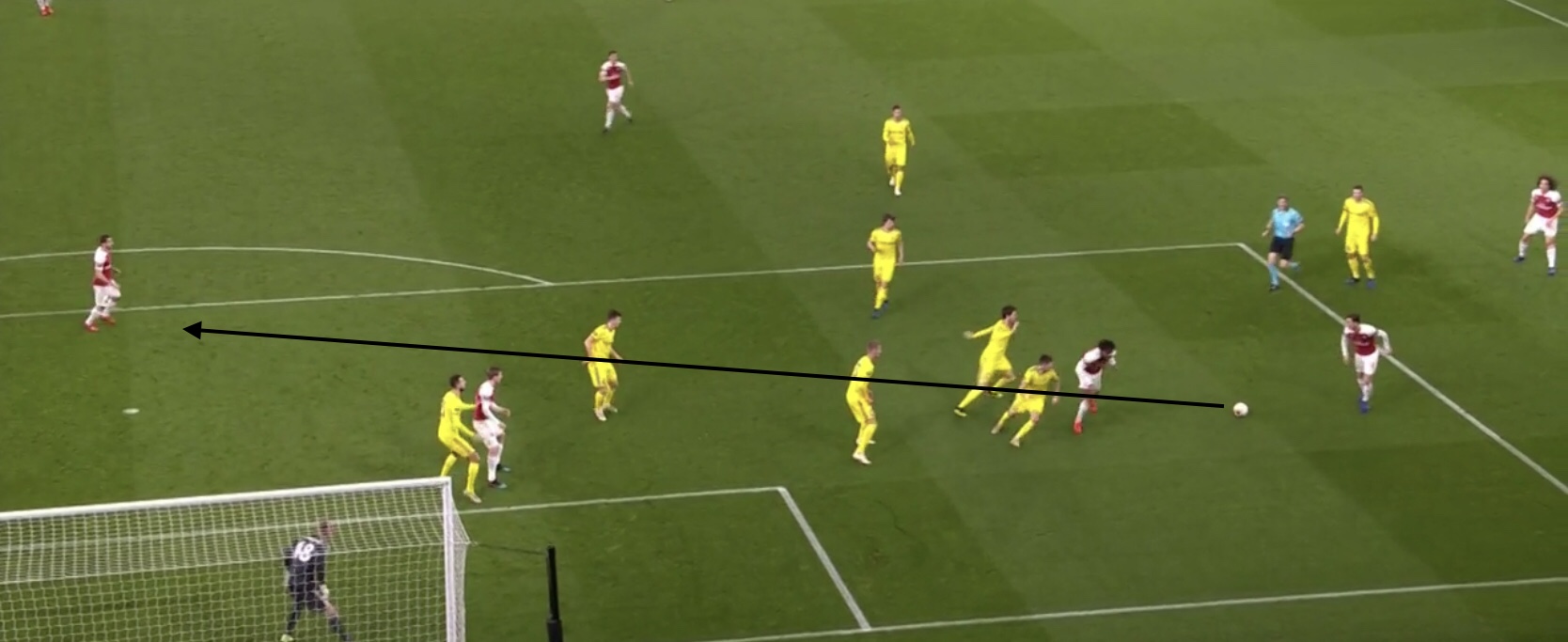 Again, as the ball is traveling to Ozil his body is facing forward and his head is up. He picks out Mkhitaryan at the top of the box.