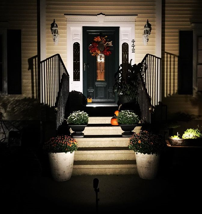 Autumn-inspired home decor (outdoor)