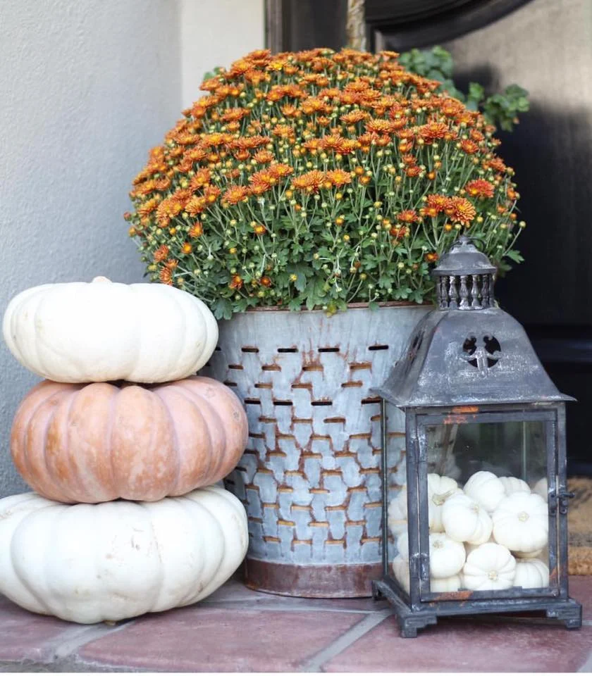 Autumn-inspired home decor (outdoor)