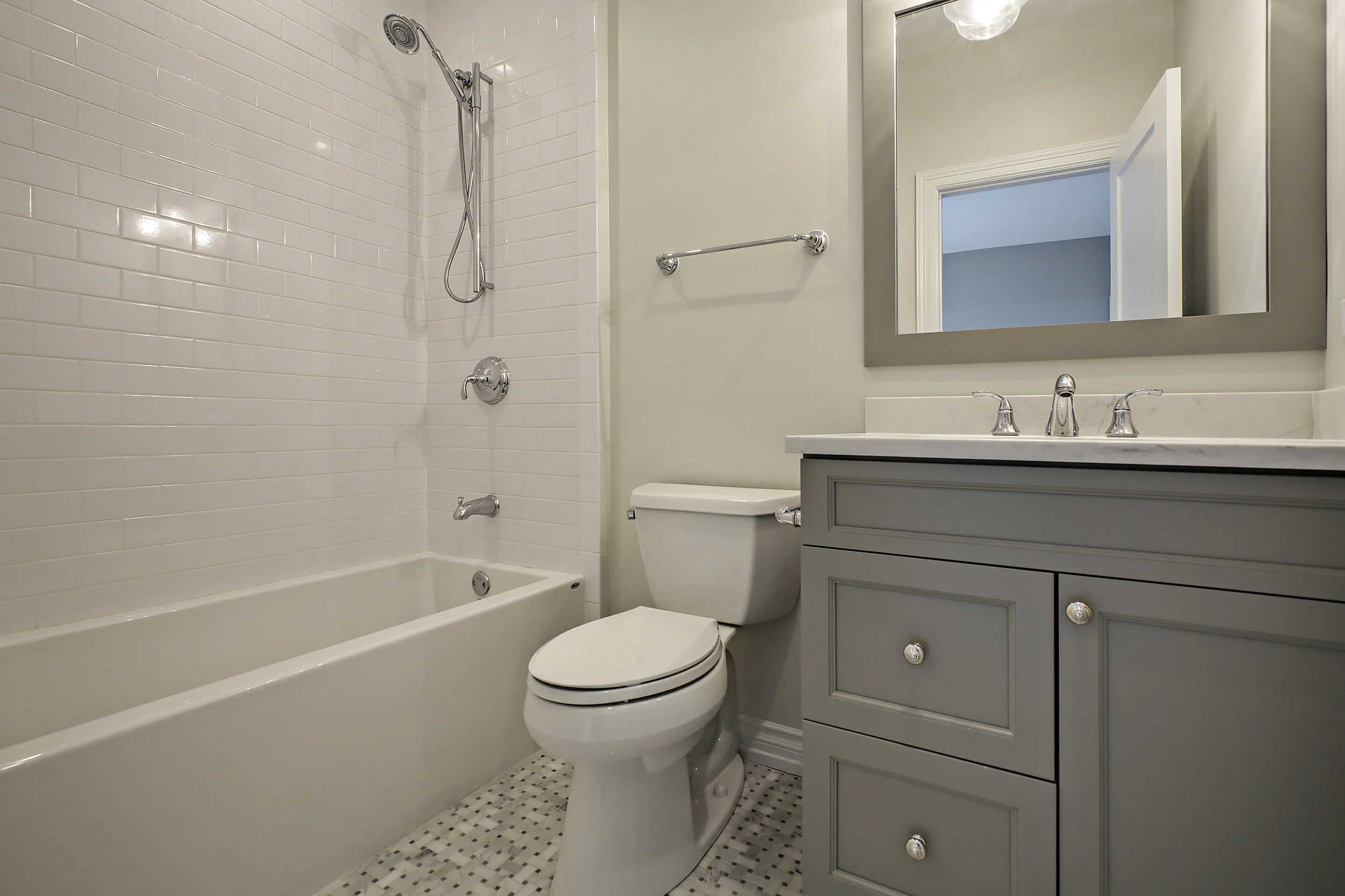 14_2222prairie_bathroom1.jpg