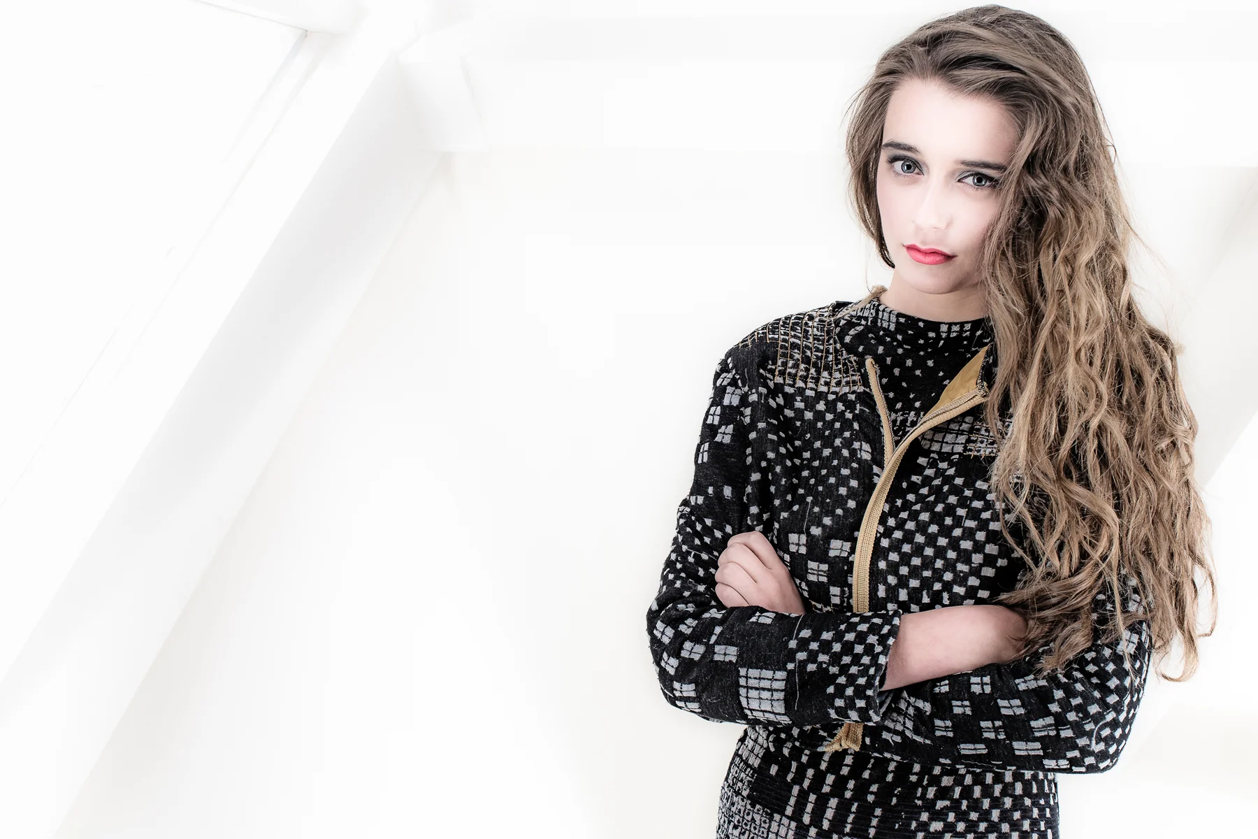 Fashion_Lifestyle_White_Room_RED6428-Edit.jpg