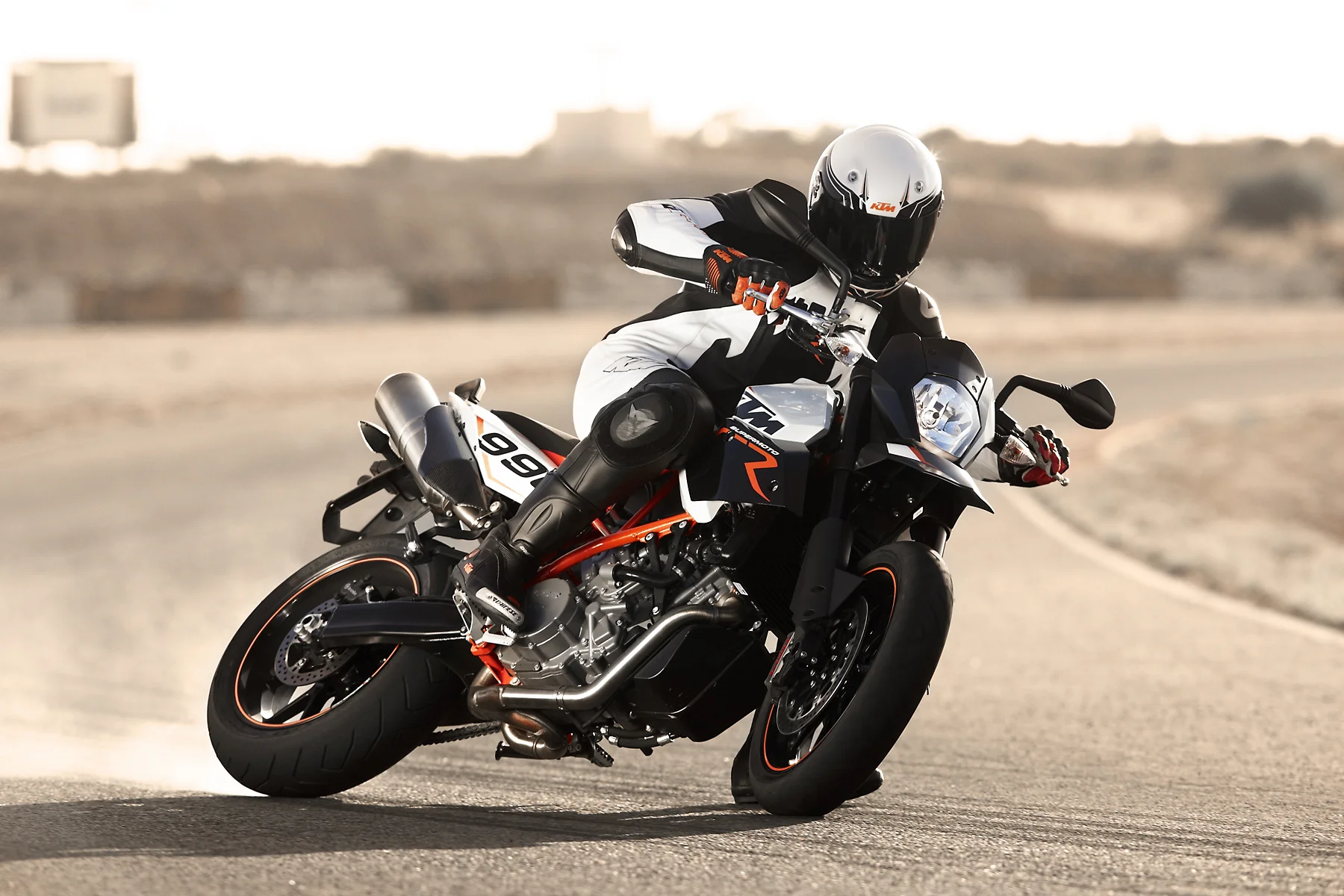 KTM_990_SM-R_RED2261.jpg