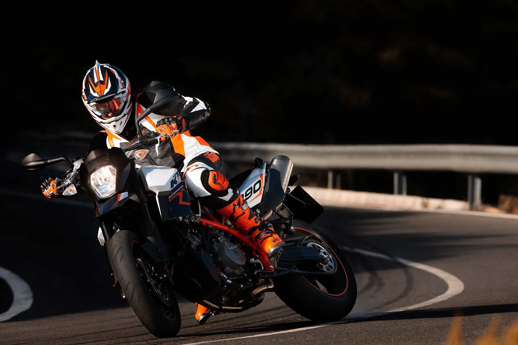 KTM_990_SM-R_RED3777.jpg