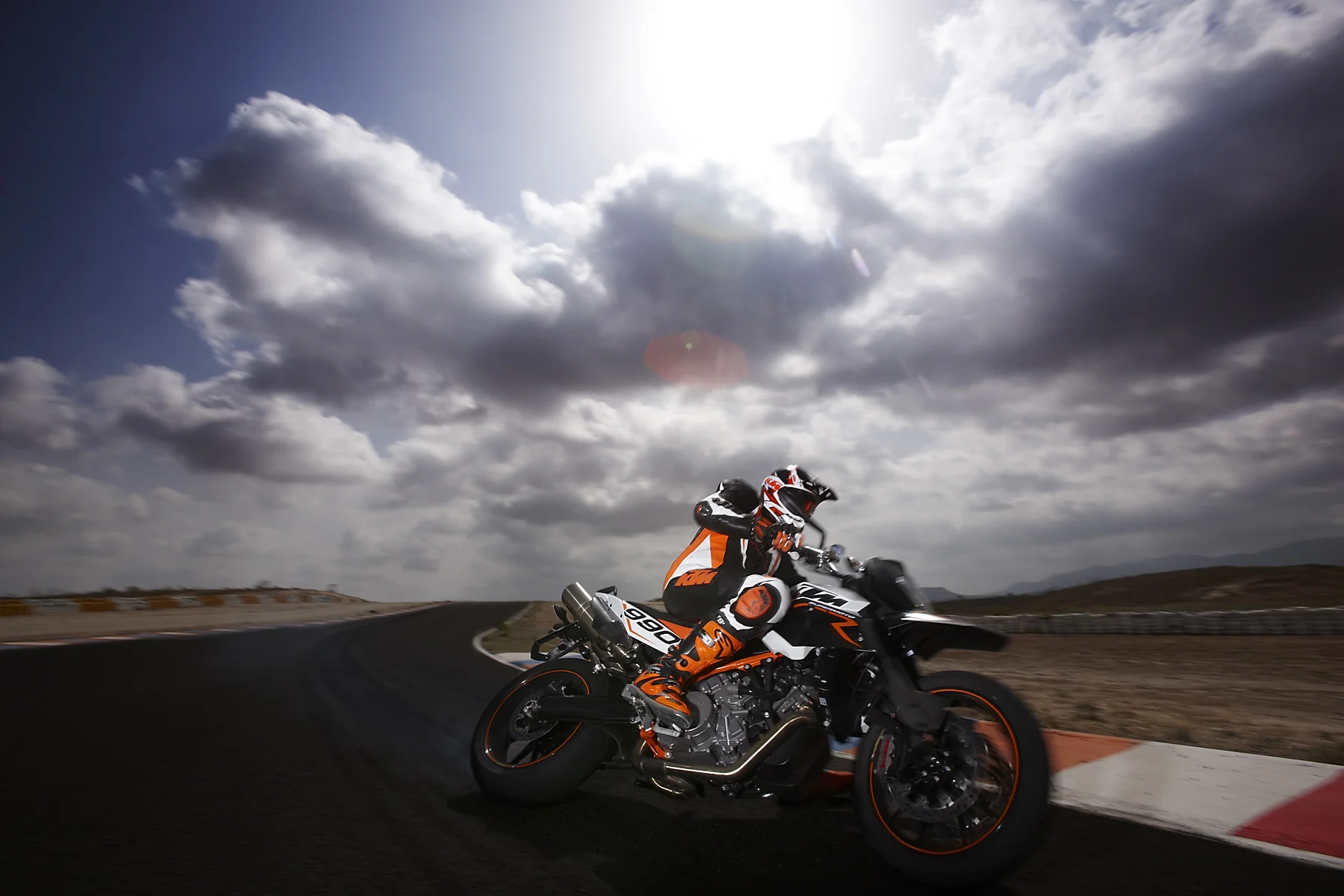 KTM_990_SM-R_RED4075 1.jpg