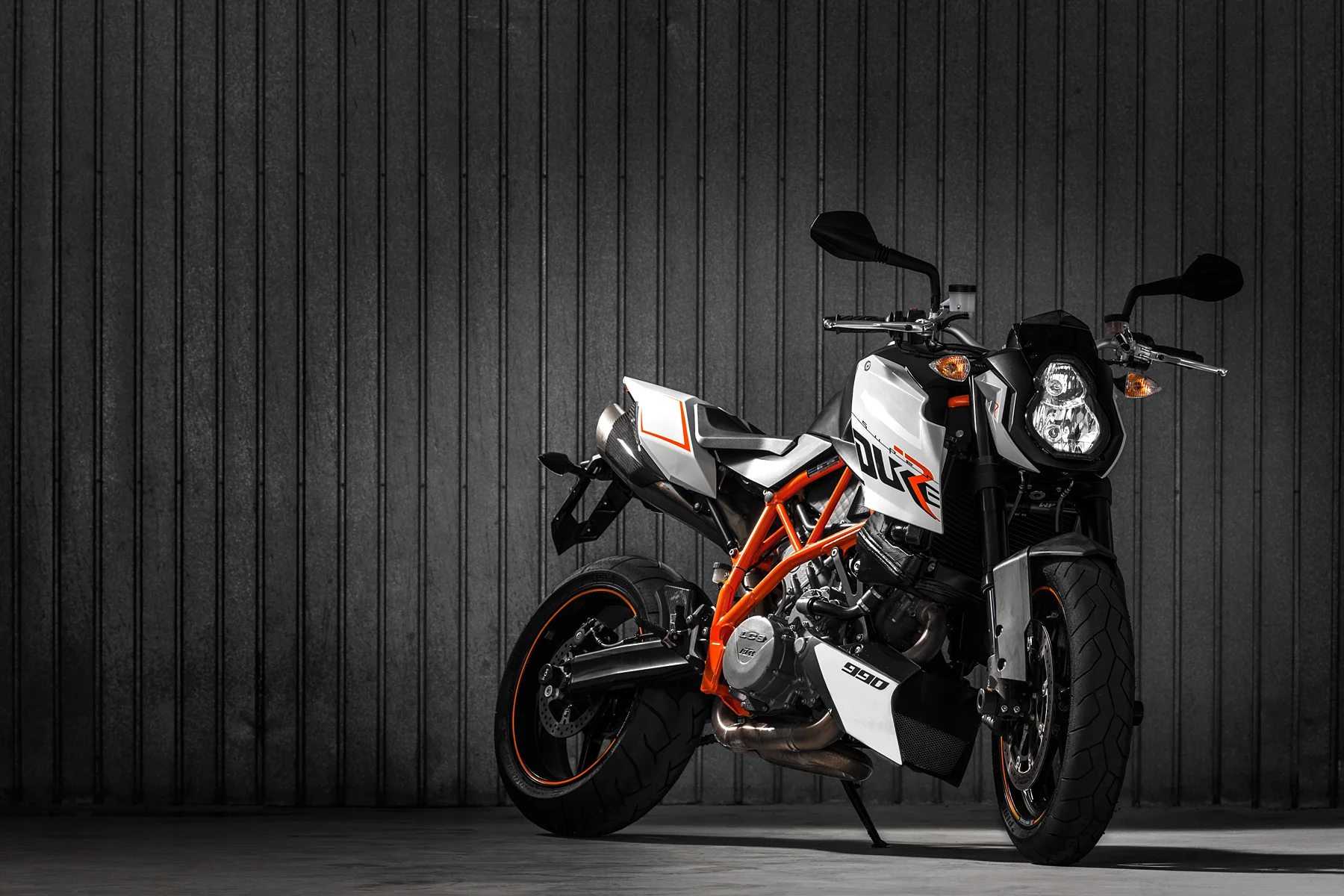 KTM_990SM-R_RED2229.jpg