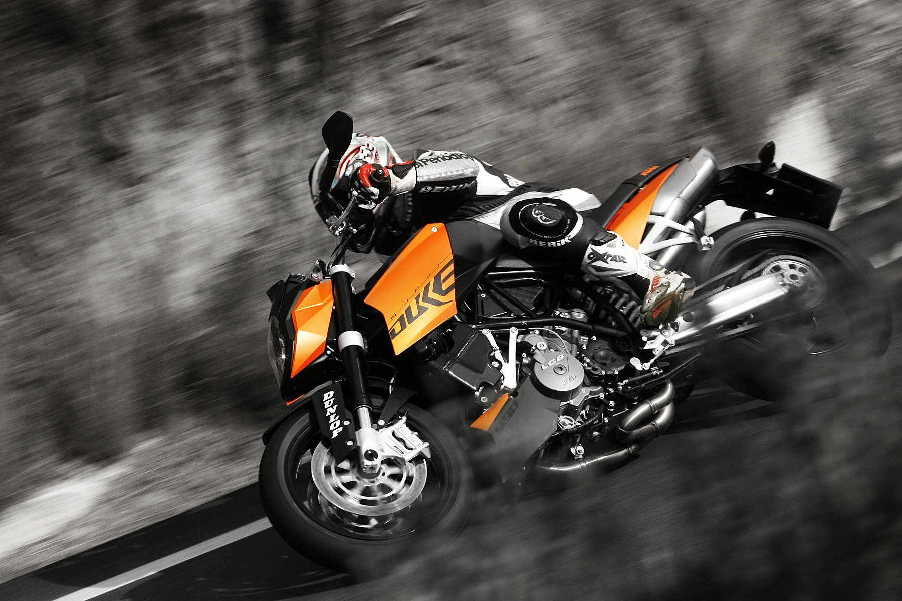 KTM_SuperDuke_20070228ri_023_1.jpg