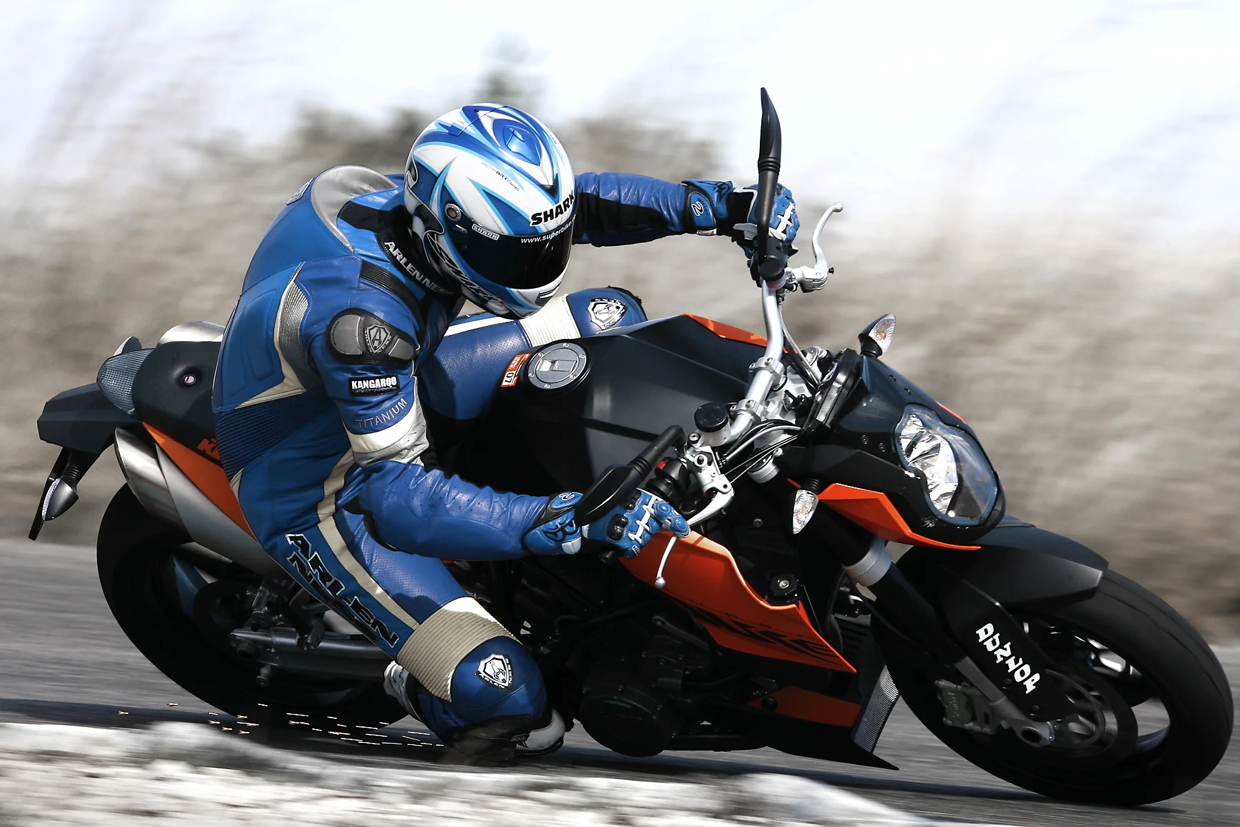KTM_SuperDuke_20070309ri_034_copy.jpg
