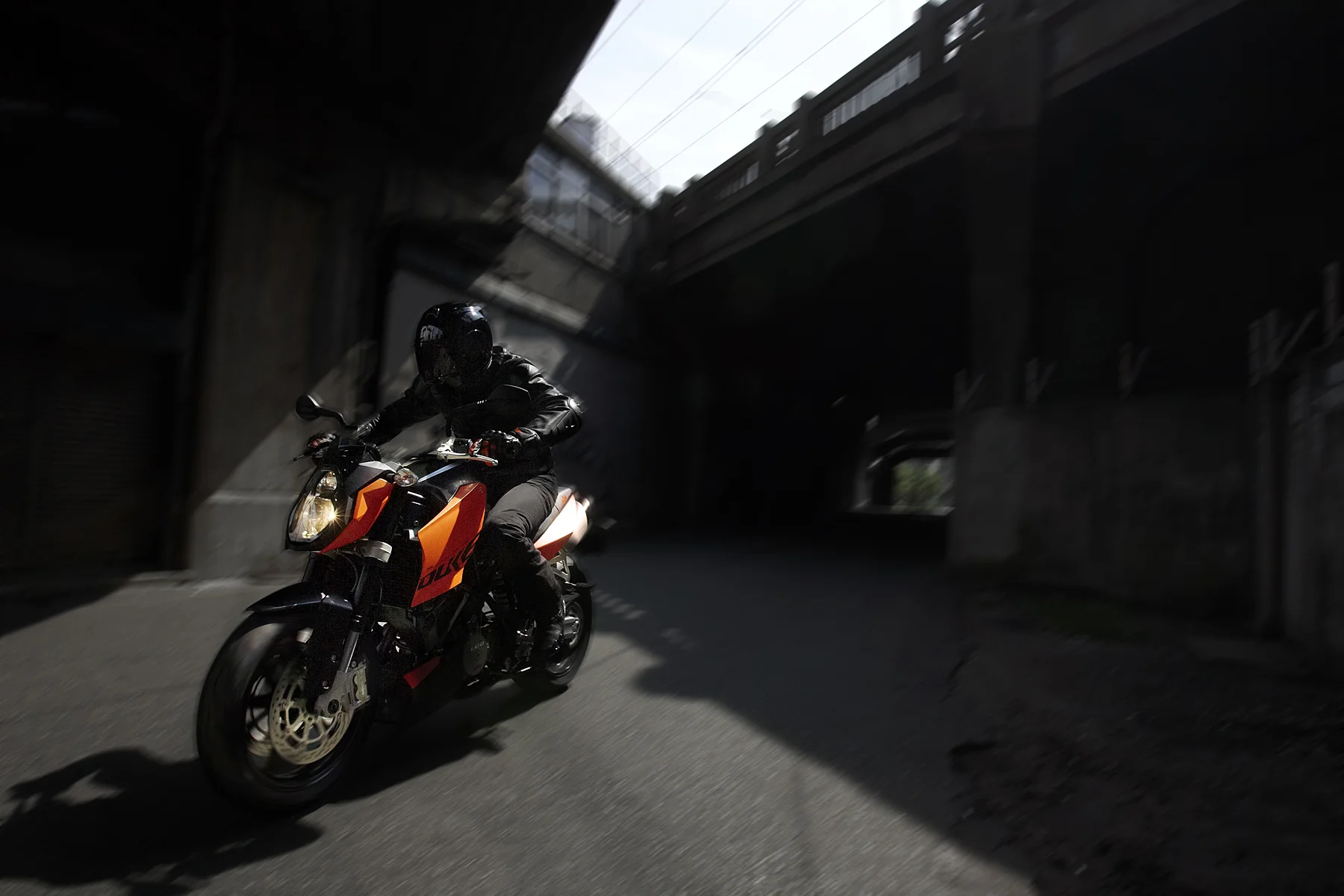 KTM_SuperDuke_Japan_Osaka_REDI3821b.jpg