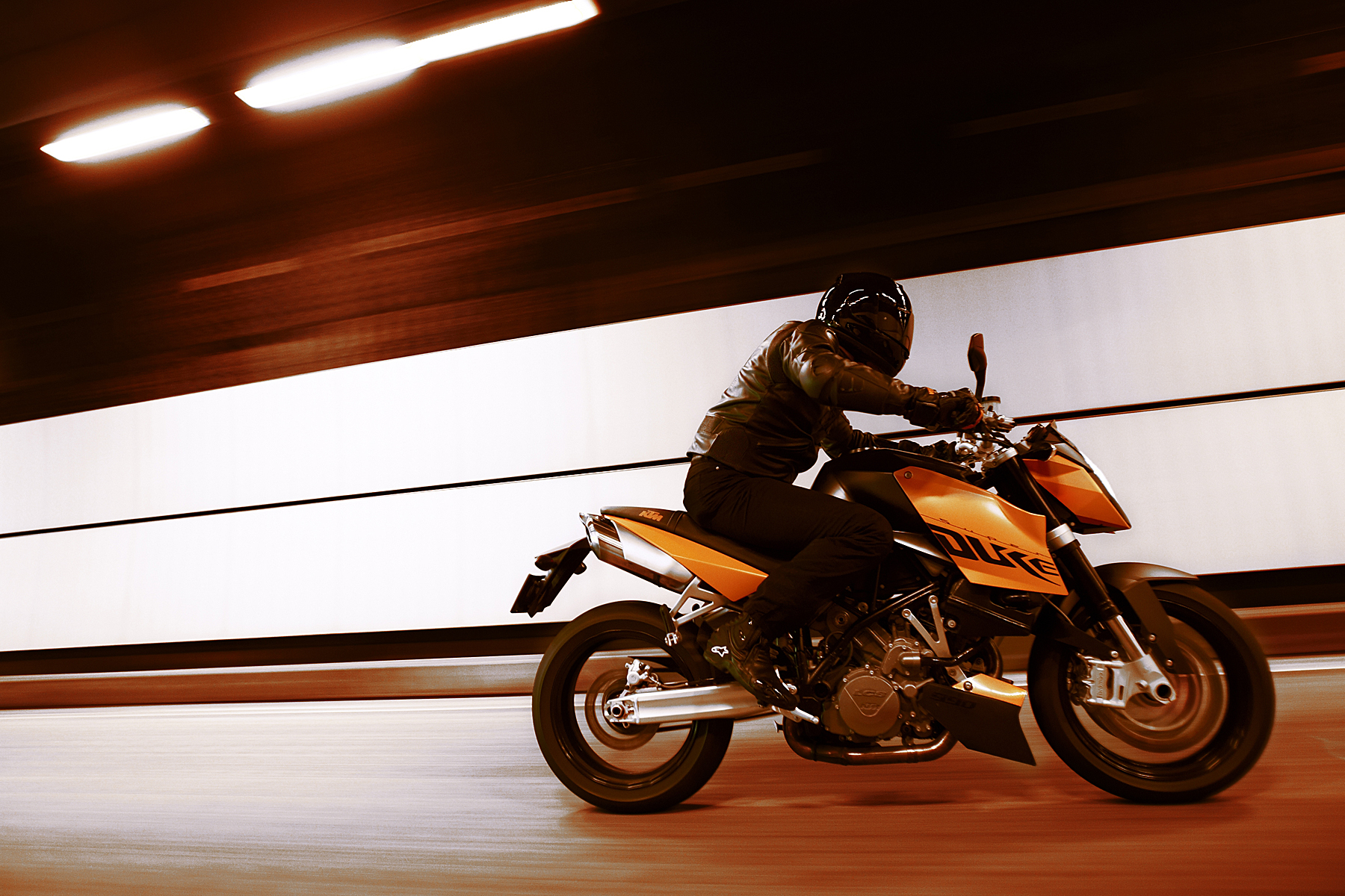 KTM_SuperDuke_Japan_Osaka_REDI4802a.jpg