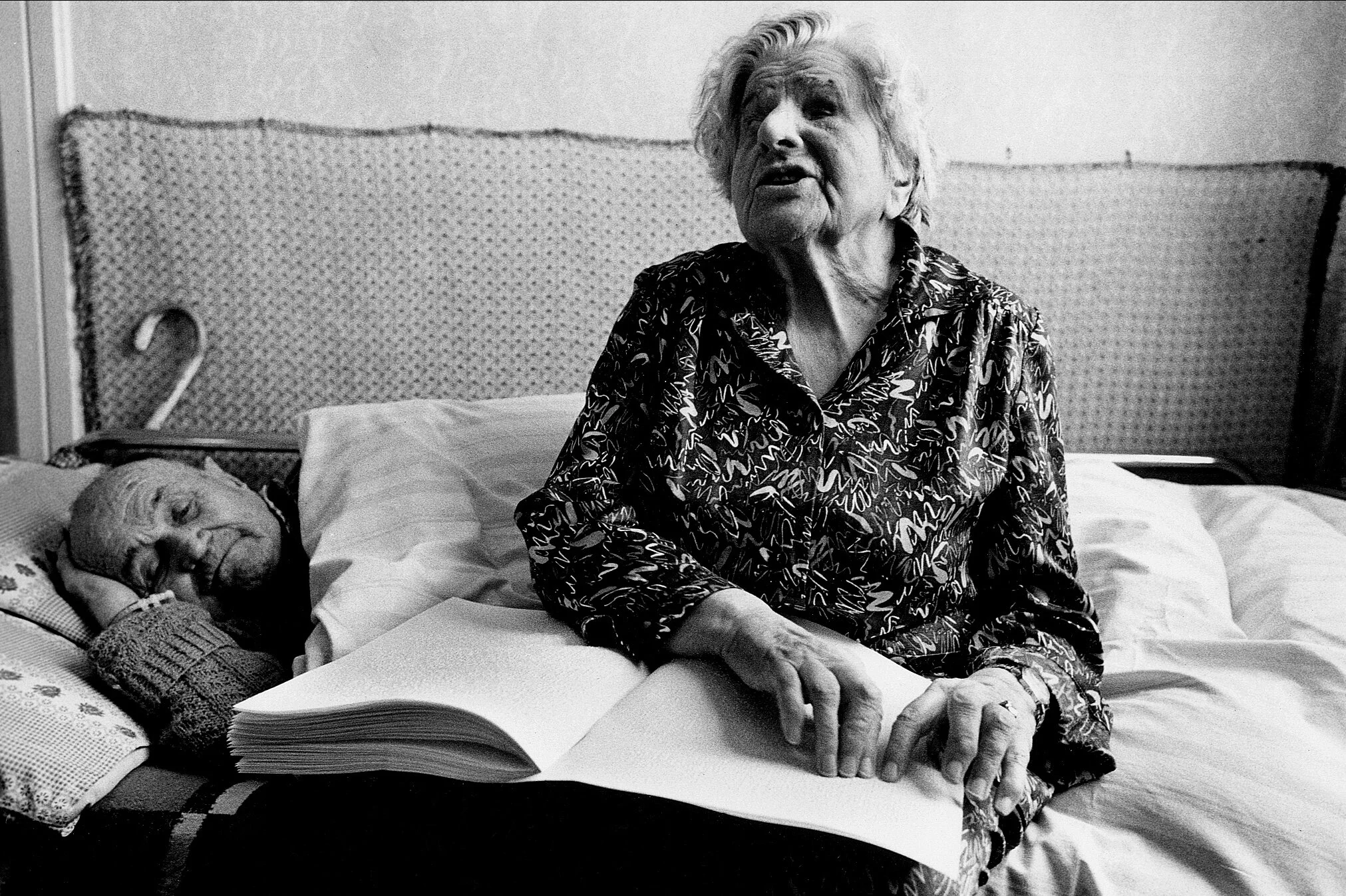 Blind_Care_Reading_Braille_3_2.jpg