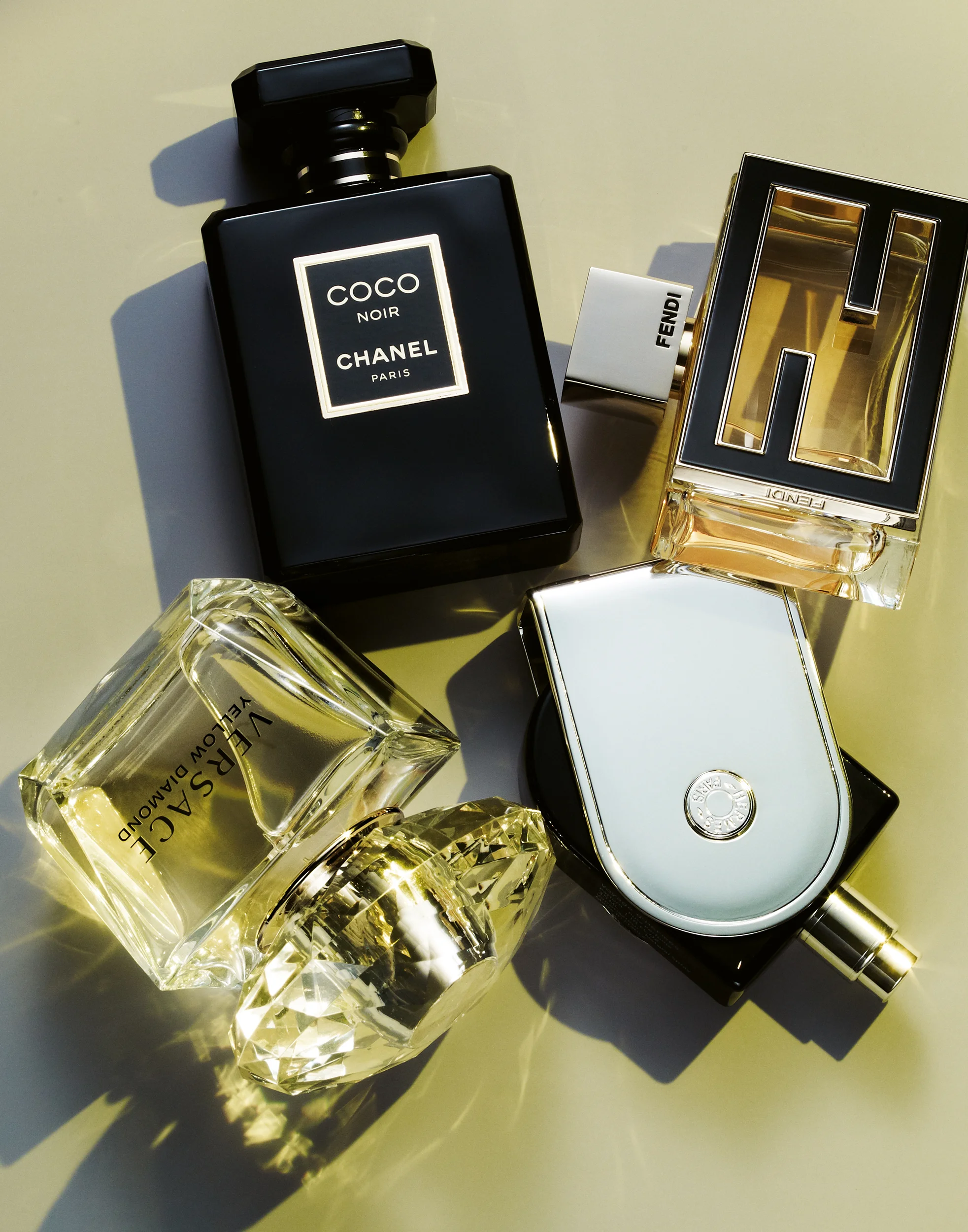 44 2010_11_MC_perfumes_mimi 55002.jpg