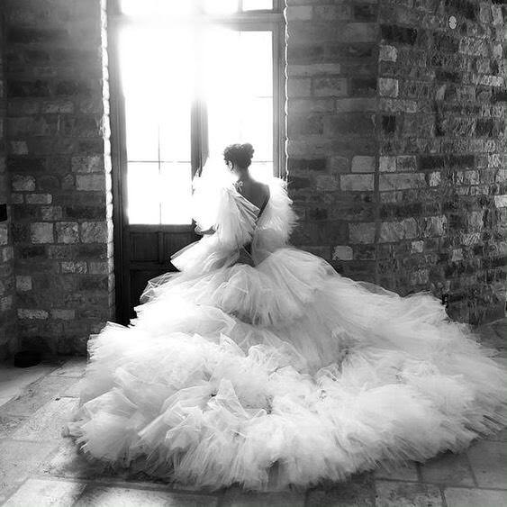 I'll just leave this right here for you ... 😍this photo was taken in natural light by the talented @elizabethmessina on her iPhone! 
location: @sunstonewinery 
couture gown @yeftagunawan

#stunning #windowlight #weddingdress #weddingphotographer #on