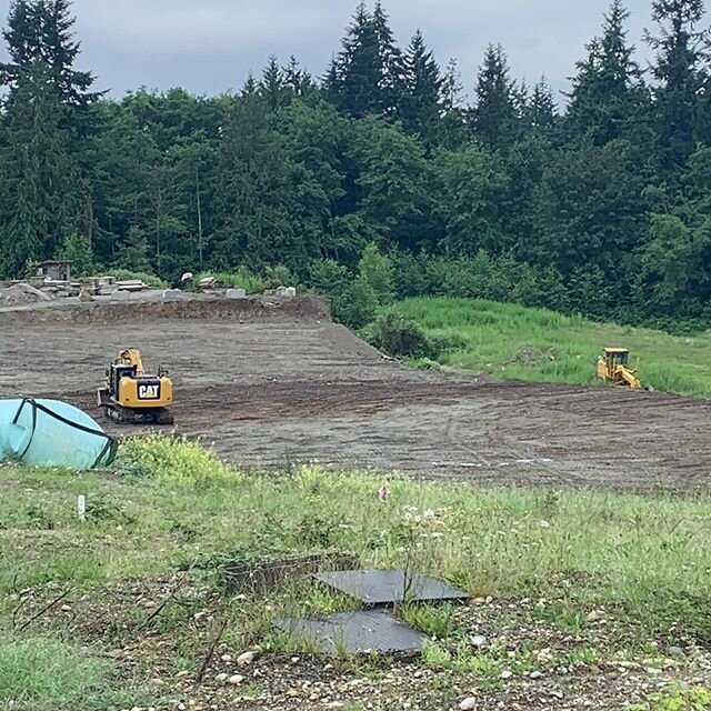 The crew has been working hard at getting the old @gredimix yard ready for the future development. #Development #civilconstruction #civilcontracting #subdivision #sunshinecoastrealestate #exavator #homes #gibsons #siteprep #engineering #local #haulin