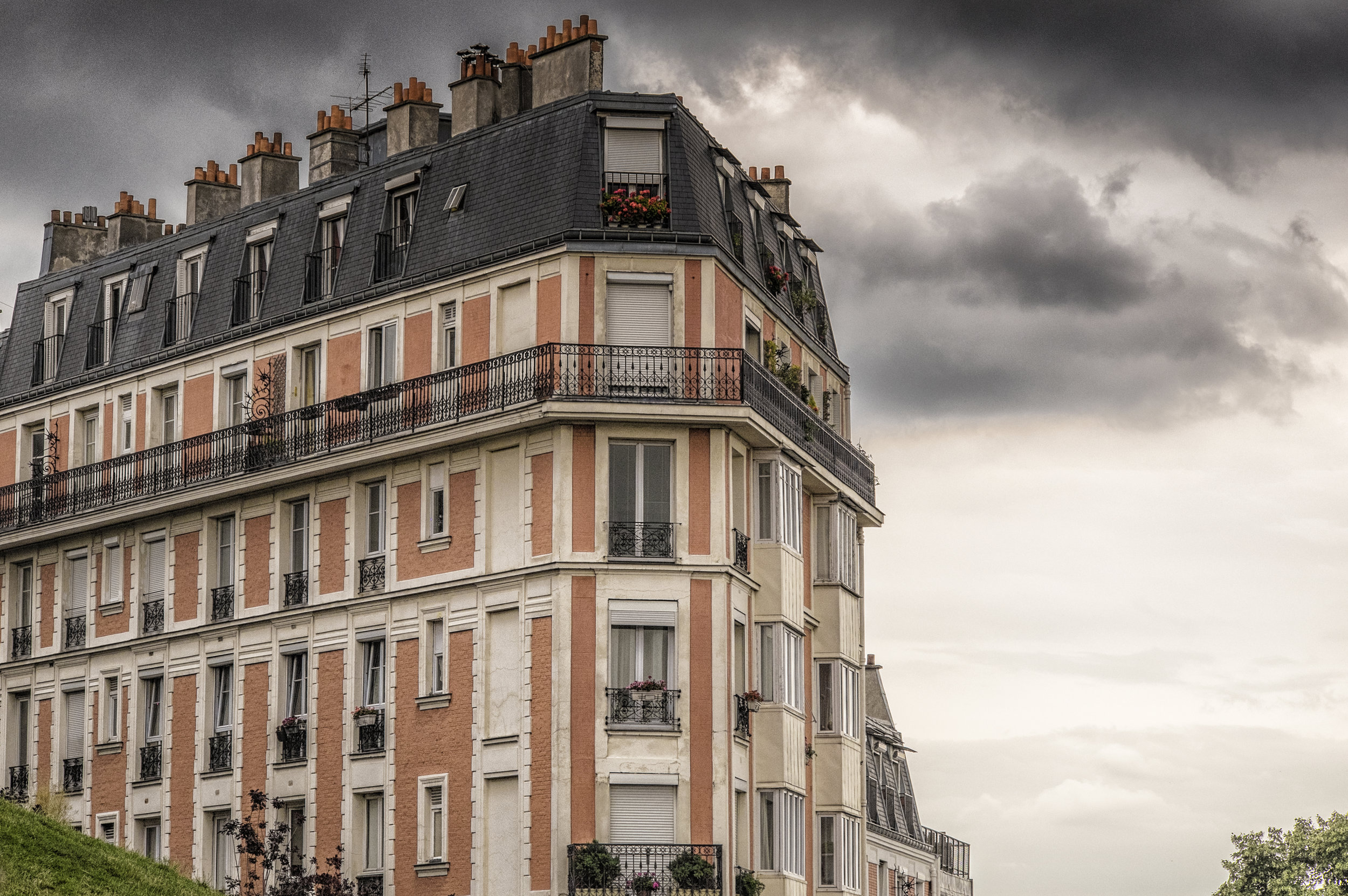 Storm.over..paris.jpg