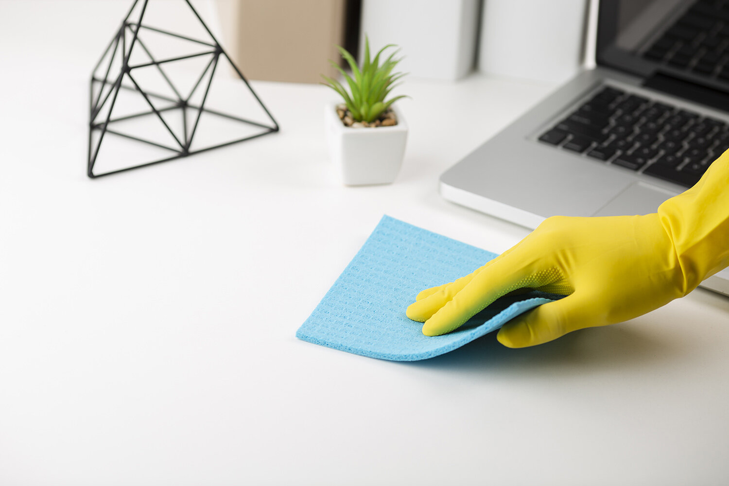 9 Examples of Squeaky Clean Desk Policy Posters — Etactics