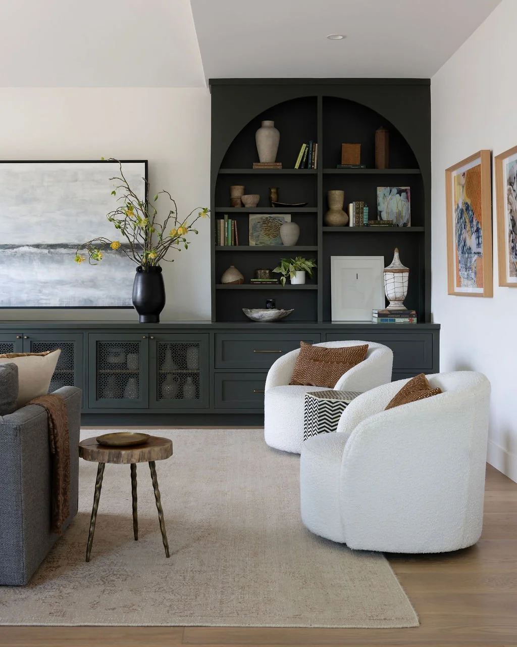 27. Family Room.jpg