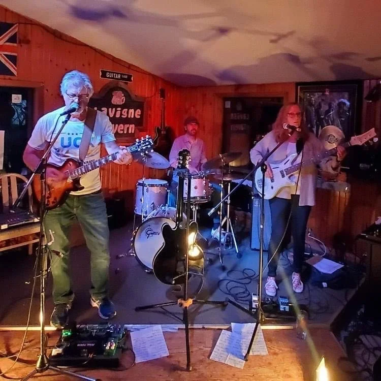 LAVIGNE TAVERN / LAVIGNE