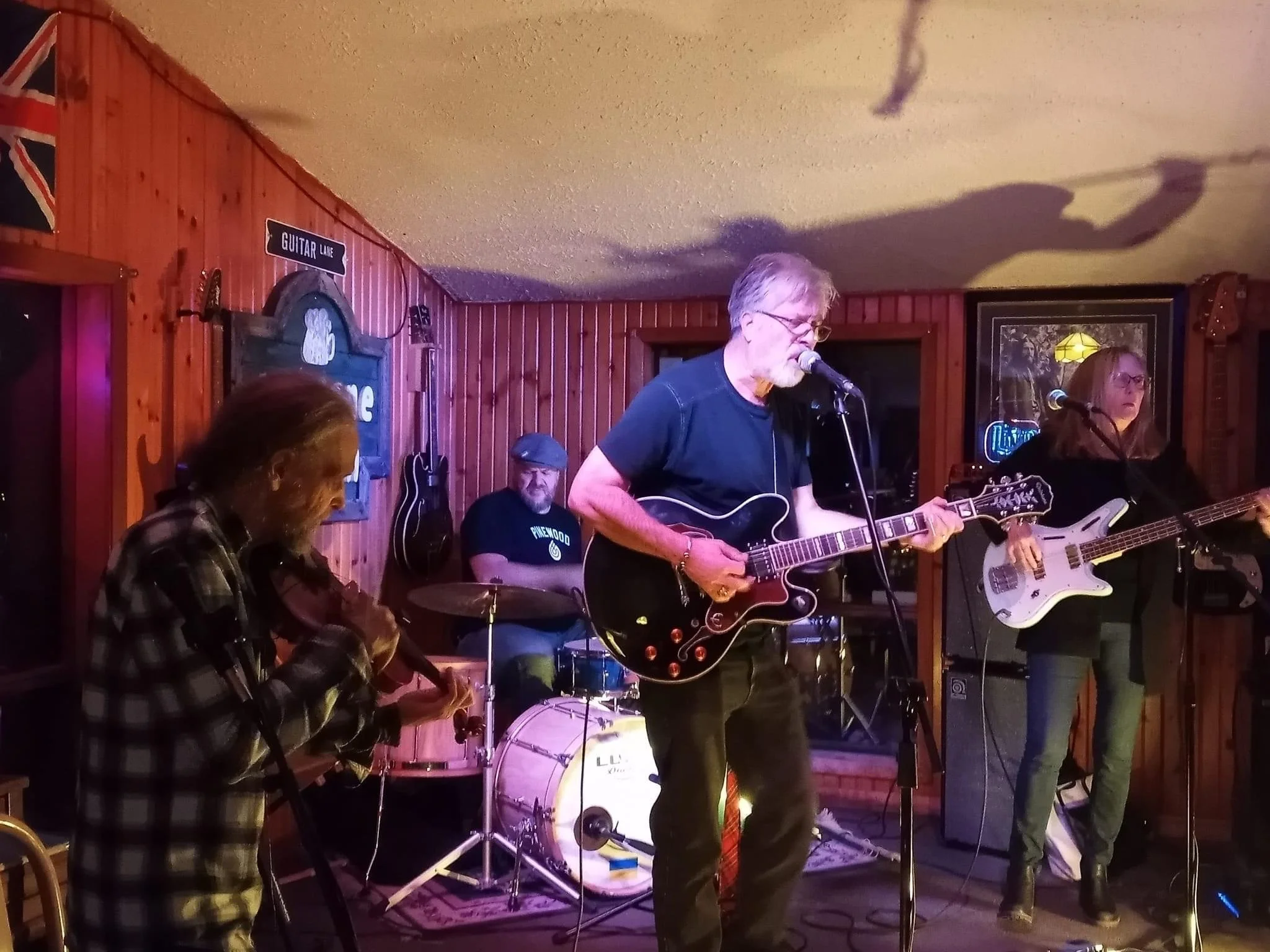 LAVIGNE TAVERN / LAVIGNE