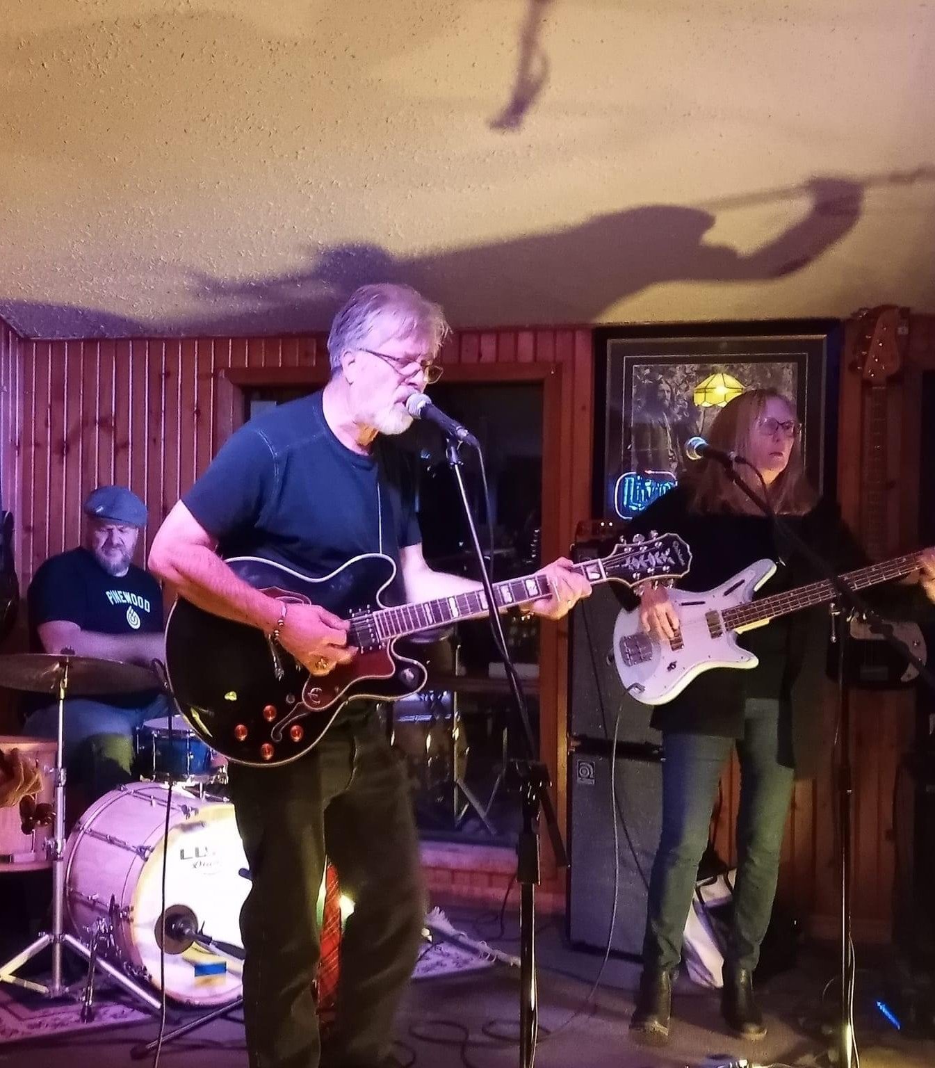 LAVIGNE TAVERN/LAVIGNE