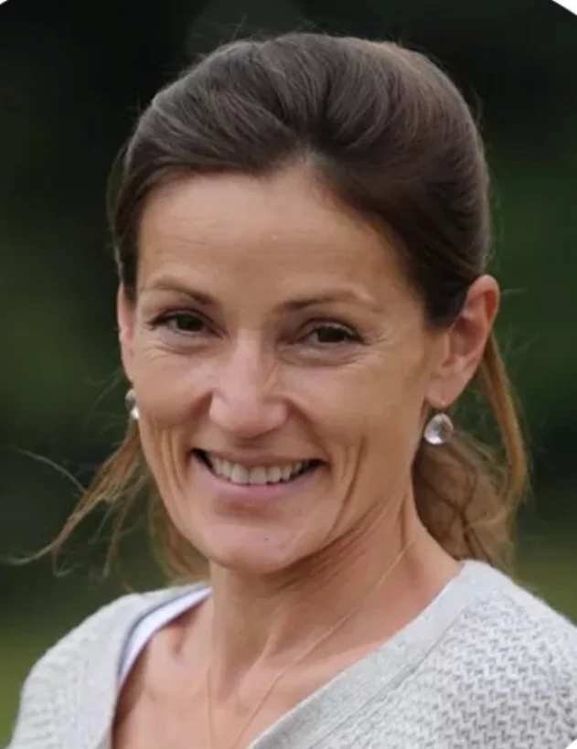 Tania Lady Rotherwick - Oxford UK Tania loves people, exploring new ideas and discovering places. Having spent years working in the city, she fell in love with the English countryside. She enjoys connecting people and is inspired by the buzzing community and diversity of people around Oxford. Favorite past-time: Hiking, the more challenging the better. Favorite Place: Paris Dream Destination:: Anywhere with friends