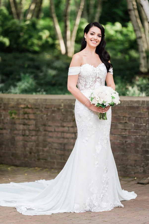 Portrait of bride at Chicago Botanic Garden.