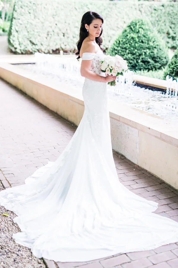 Portrait of bride at Chicago Botanic Garden.