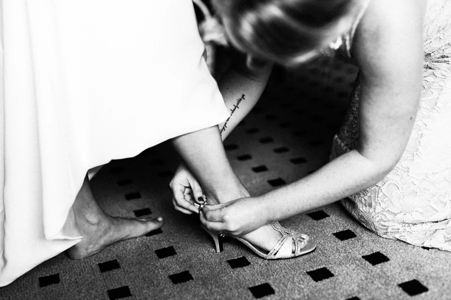 Bride puts on her shoes.