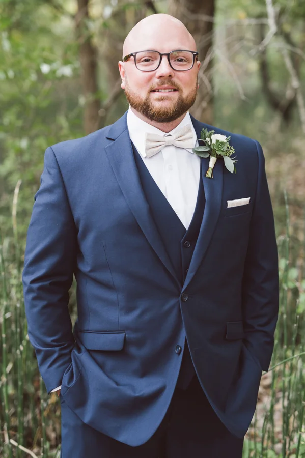 Portrait of groom.