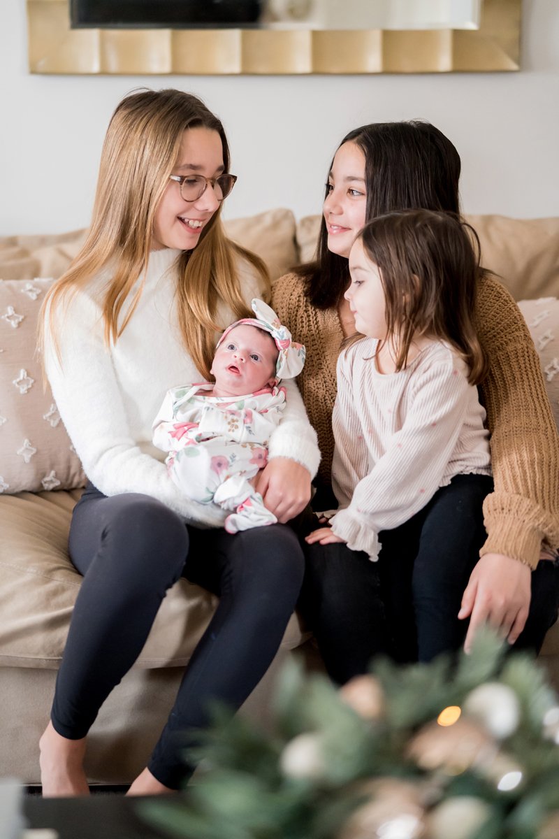 Newborn baby portrait photography by Two Birds Photography. Classic, bright, and happy. Serving Chicago and the suburbs. Image copyright Two Birds Photography 2025.